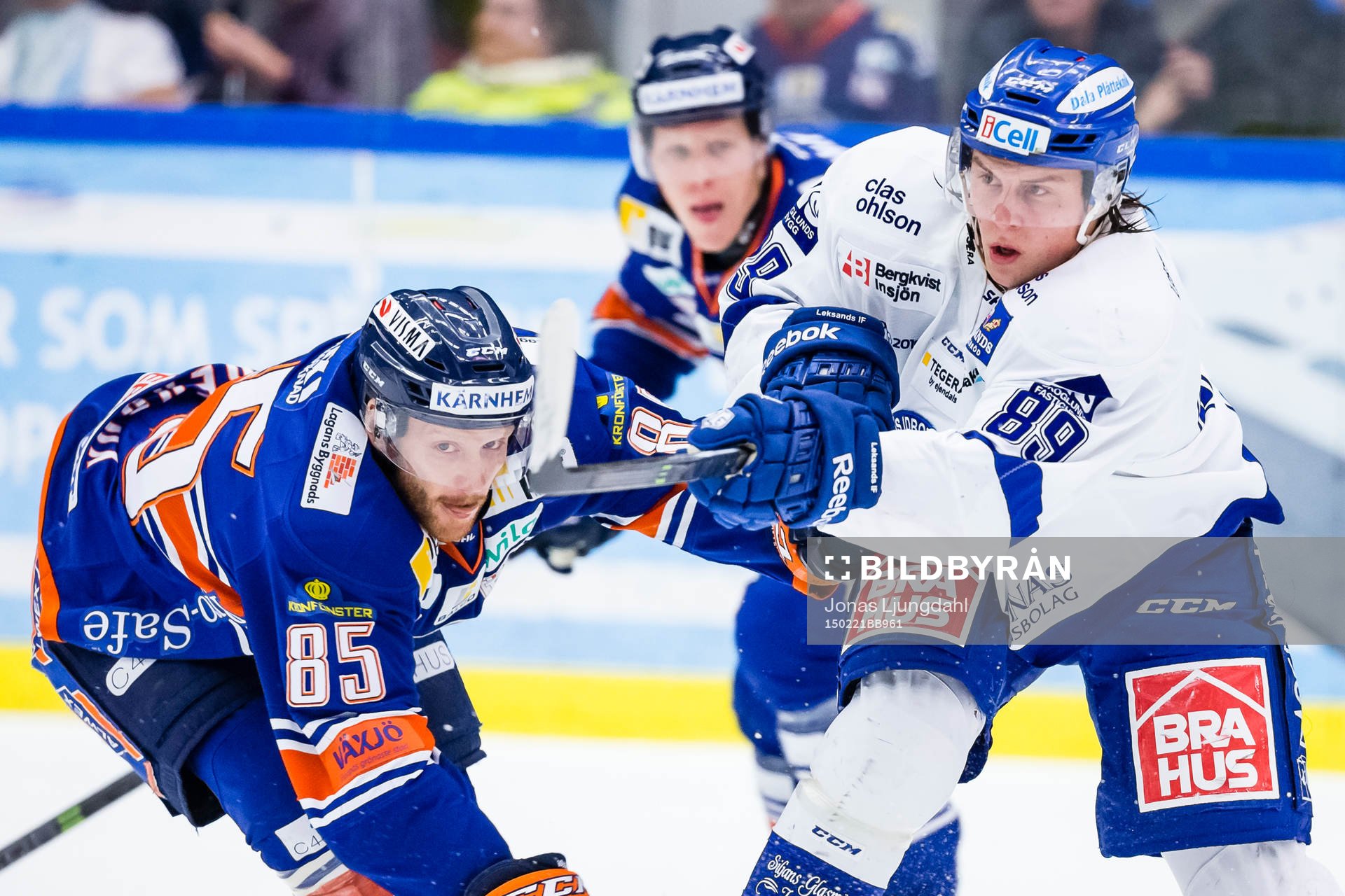 Leksands David Åslin jagas av Växjös Liam Reddox
