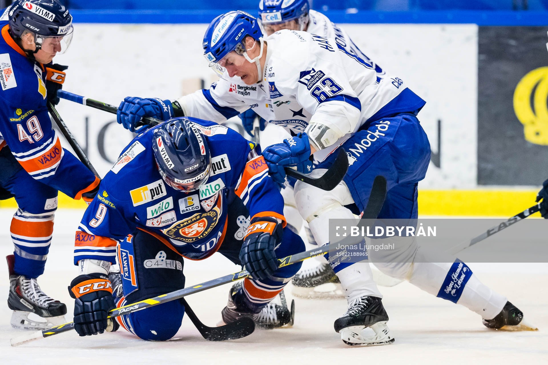 Kamp mellan Växjös Josh Hennessy och Leksands Fredrik