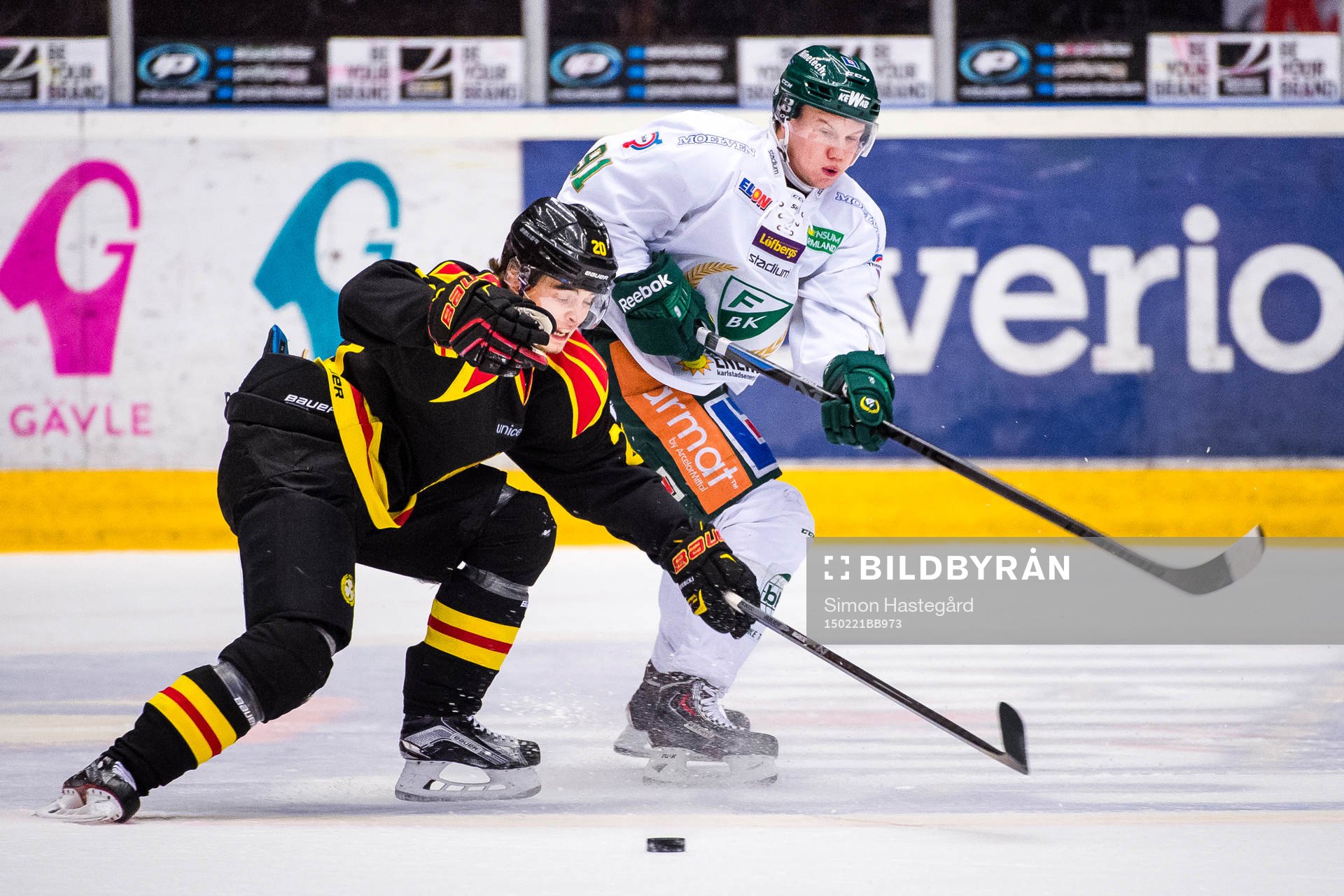 Brynäs Adam Brodecki och Färjestads Toni Rajala