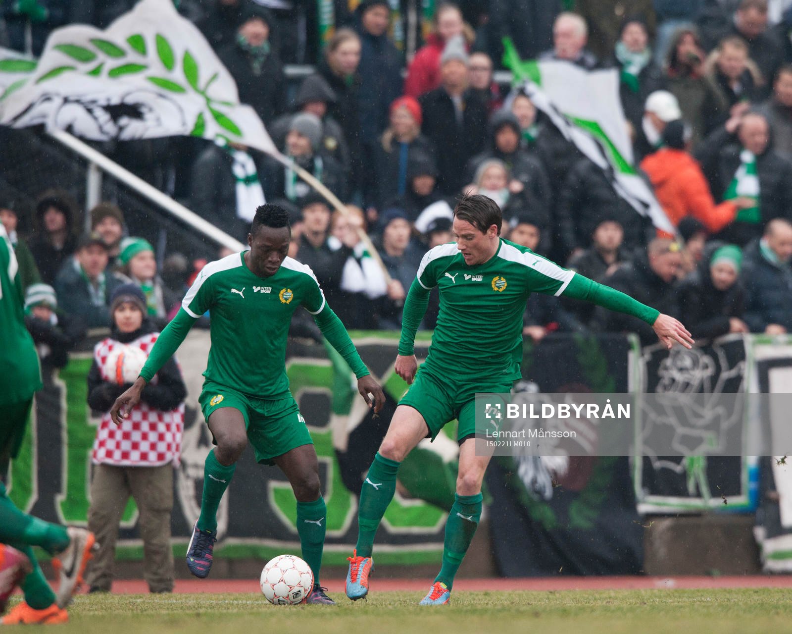 Hammarbys Johan Persson och Amadaiya Rennie i matchen i