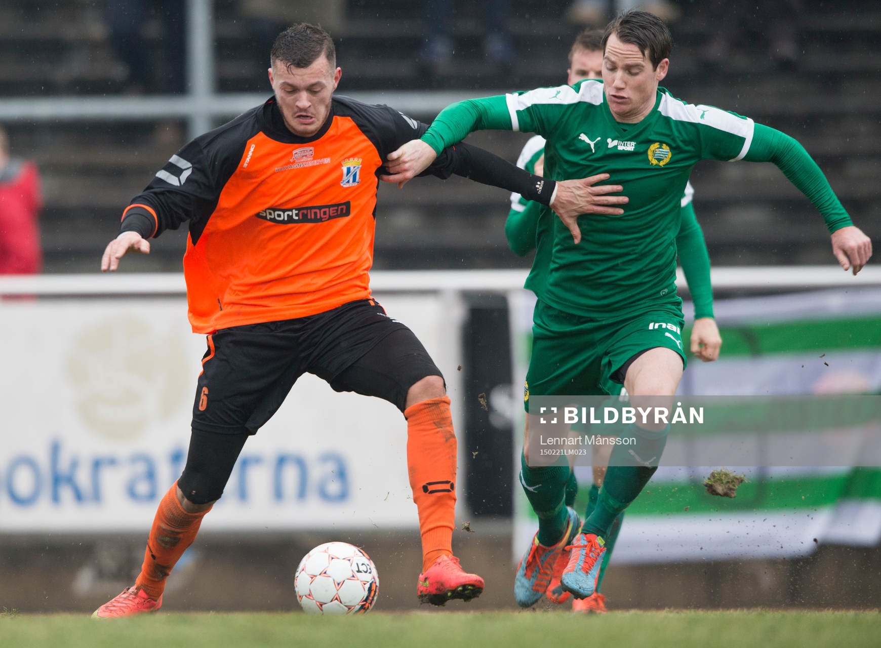 HammarbysJohan Persson och Kristianstads Albert Ejupi i