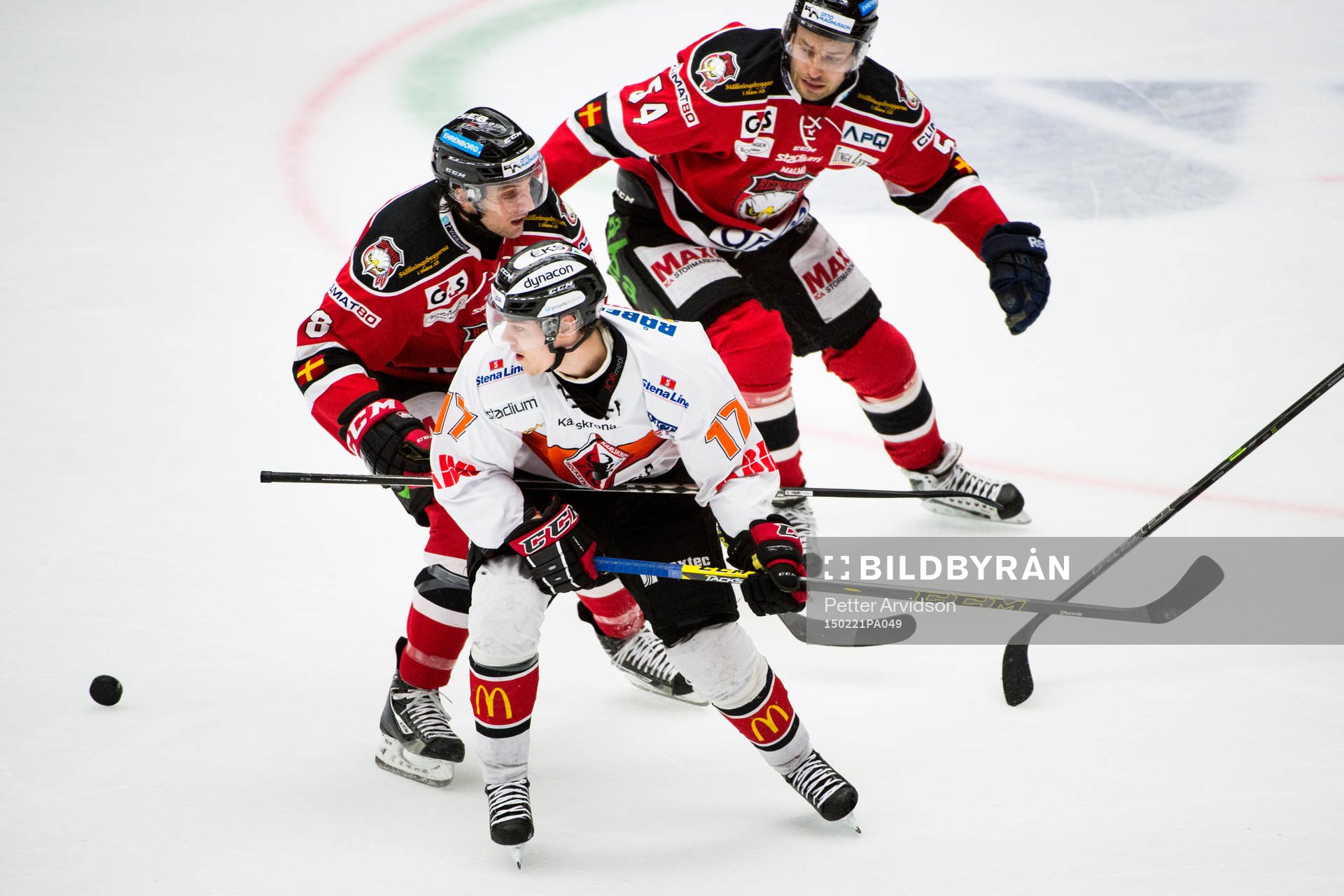 Karlskronas Joel Kellman och Malmö Redhawks Tony Romano
