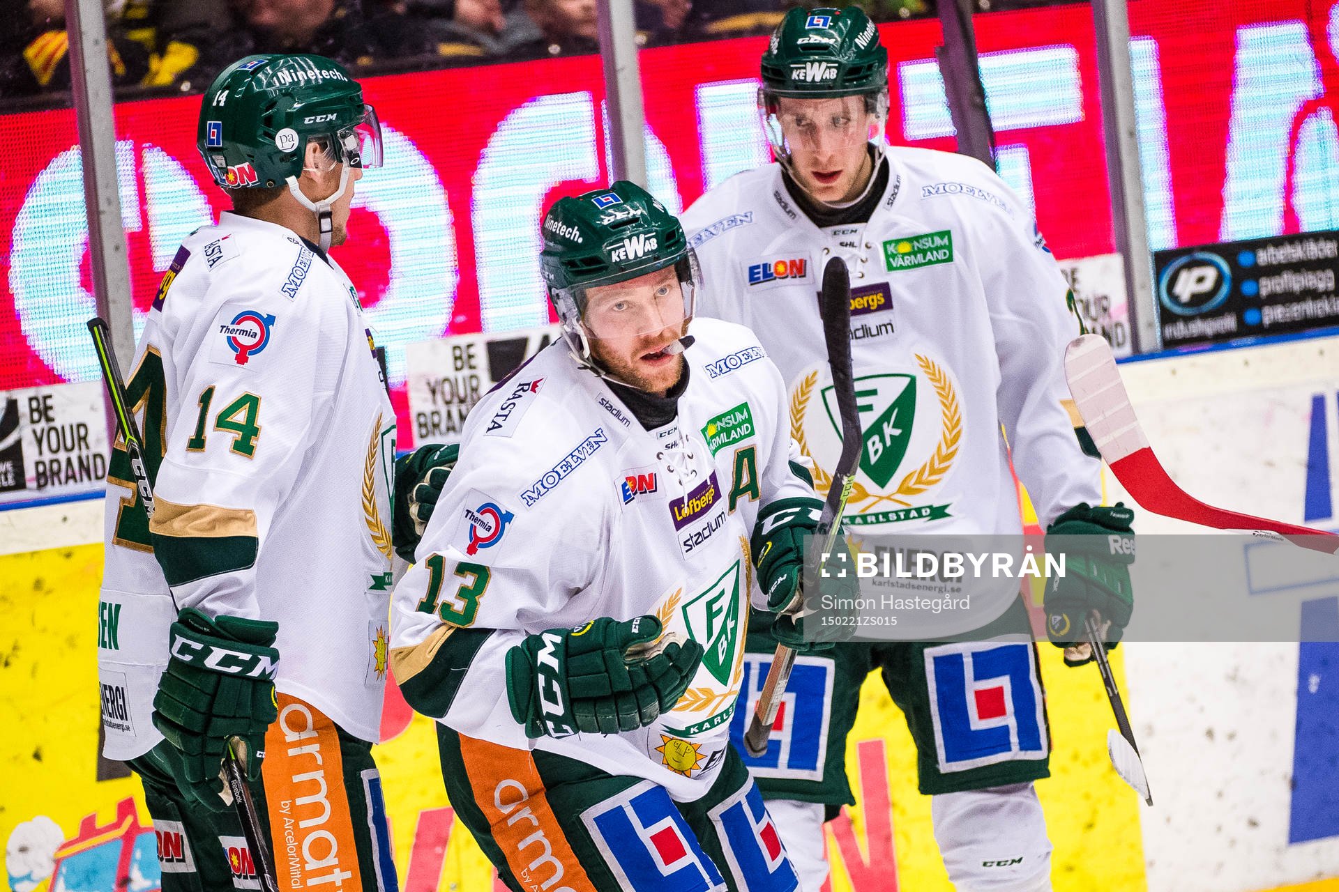 Färjestads Linus Persson, m, jublar