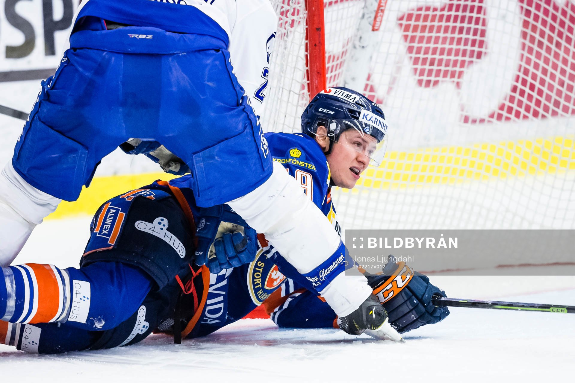 Växjös Rhett Rakhshani ramlar nära Leksands mål