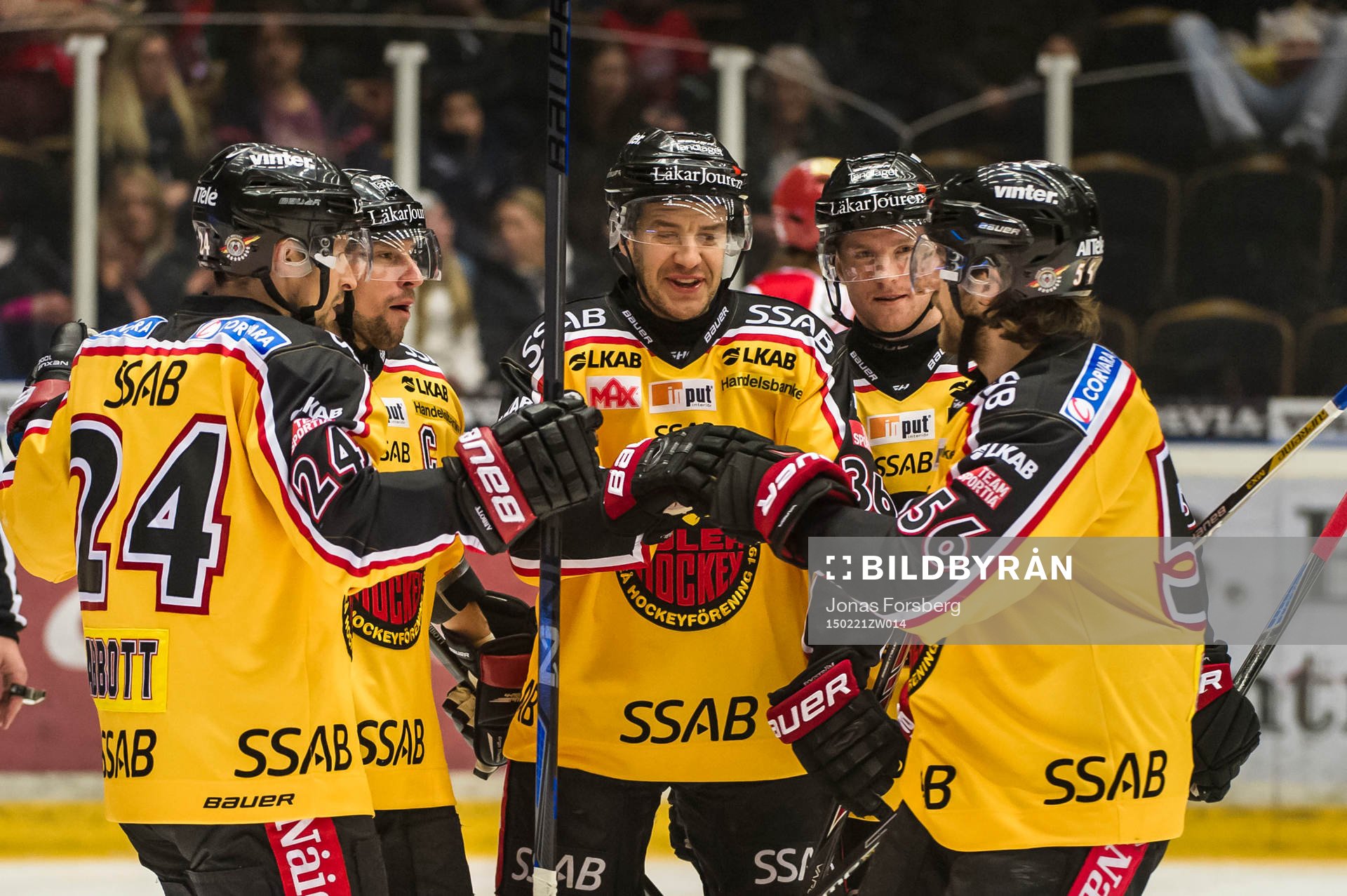Luleås Chris Abbott gör det första målet