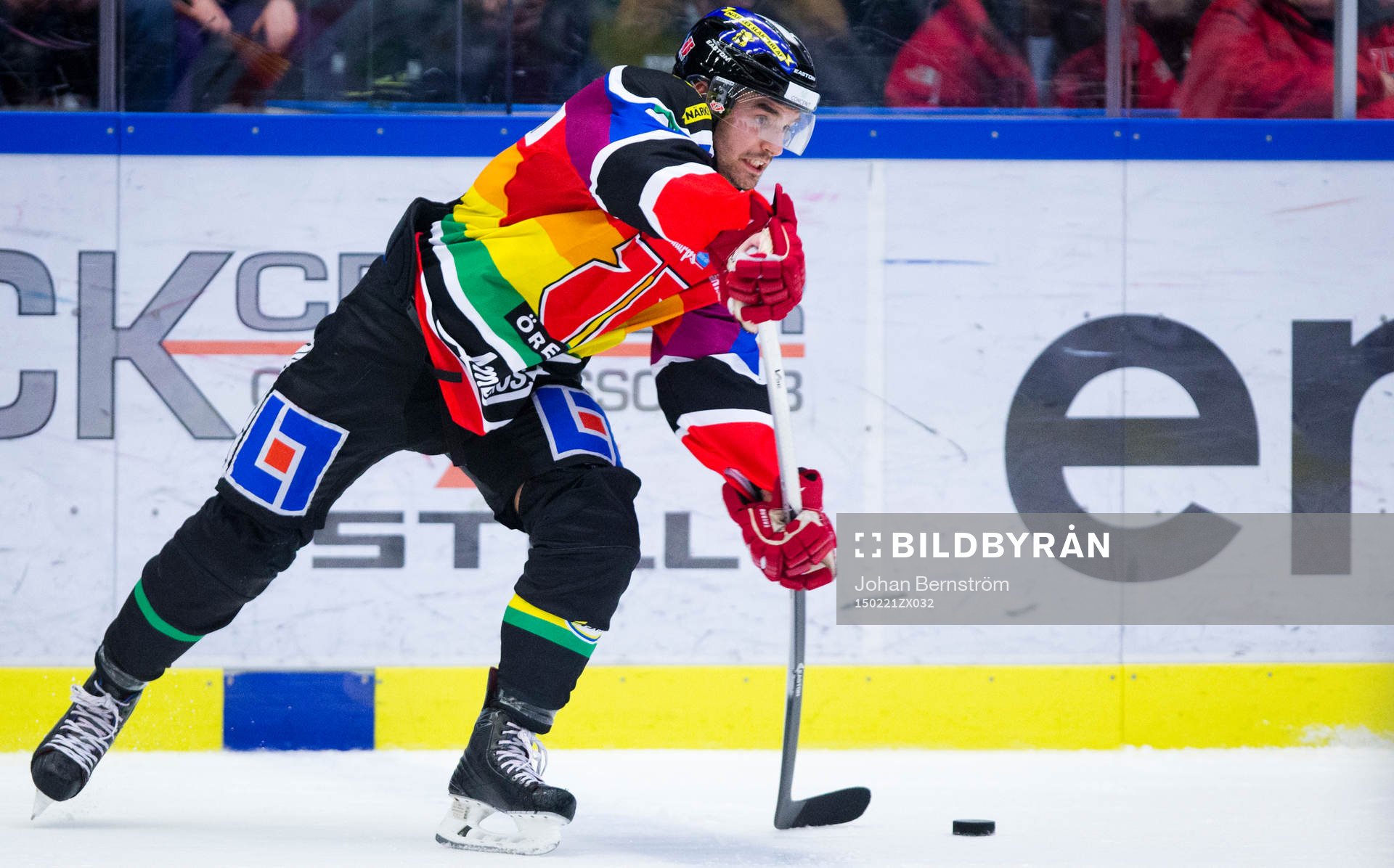 Örebros Martin Johansson i för dagen en pridetröja