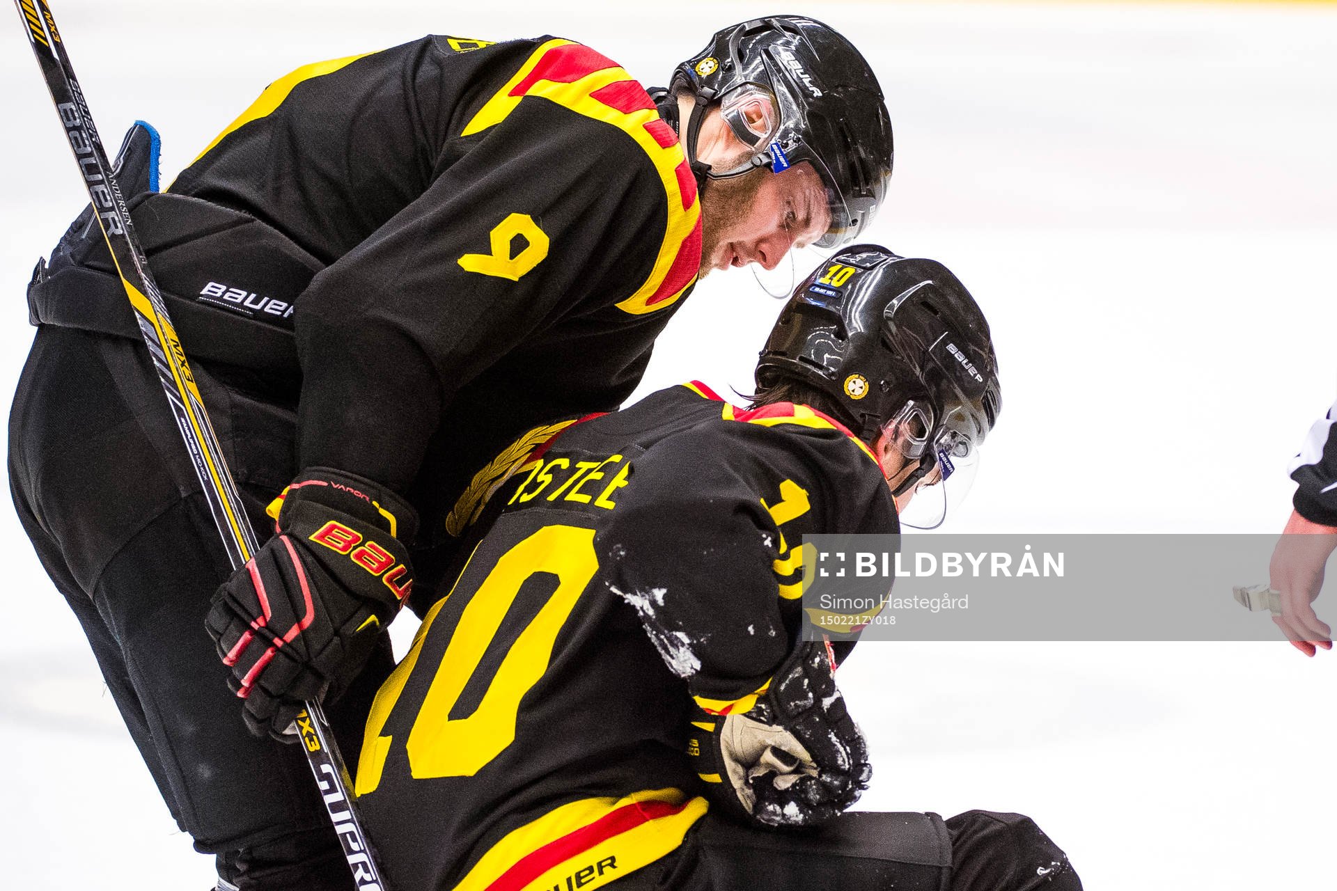 Brynäs Niclas Andersén tar hand om Mattias Nörstebö