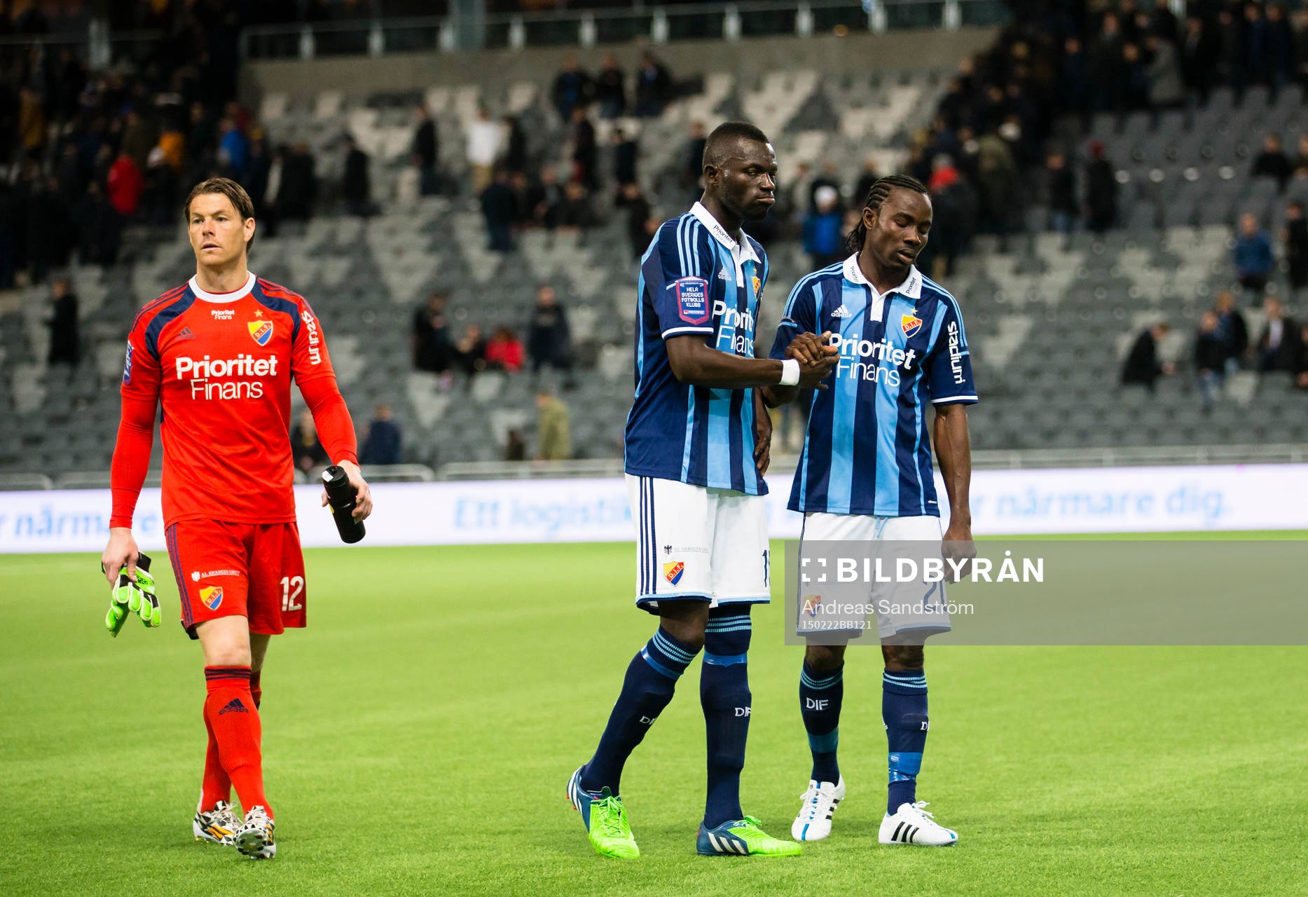 Djurgårdens målvakt Kenneth Høie (v) , Omar Colley (m)