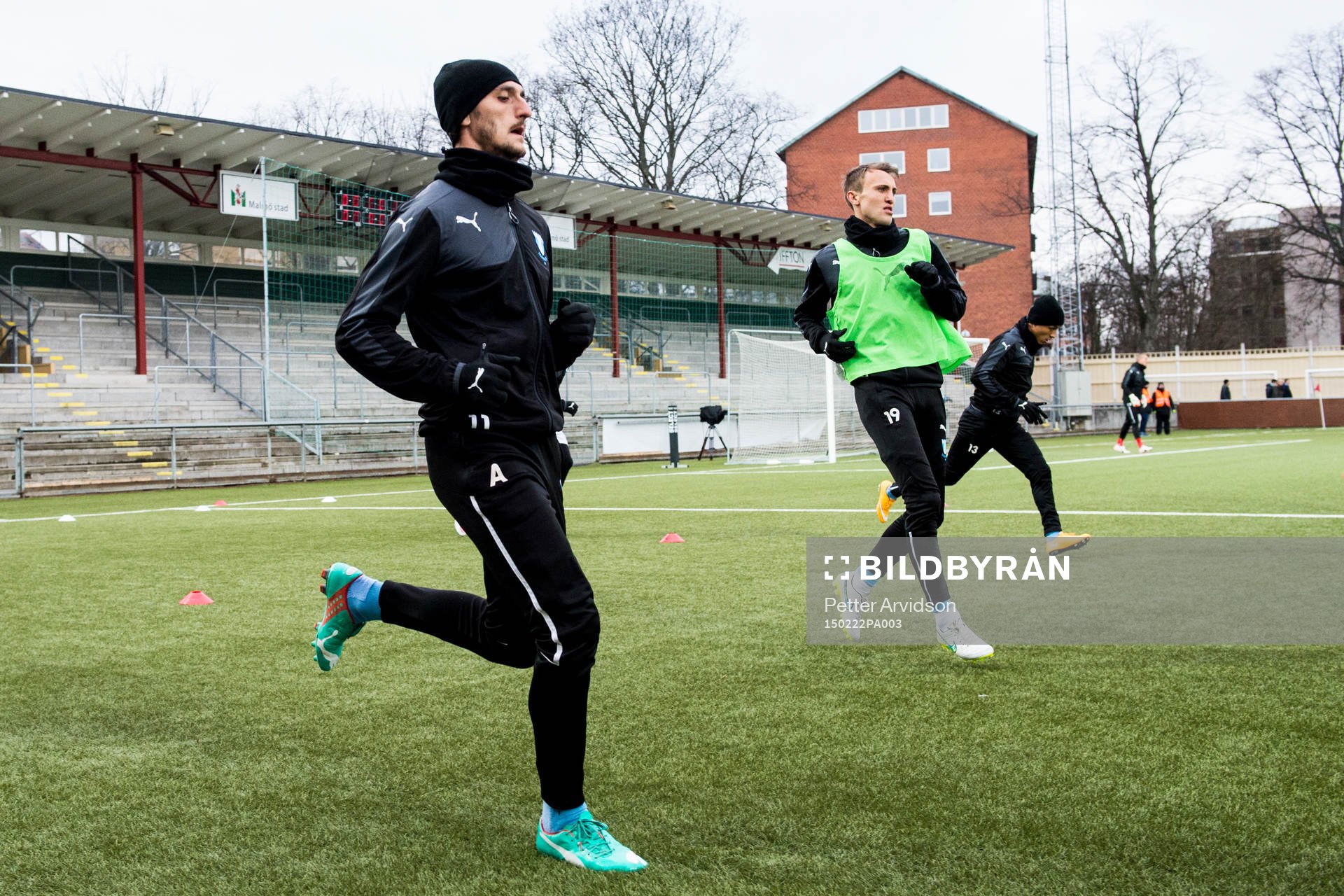 Malmö FFs Agon Mehmeti och Magnus Wolff Eikrem värmer upp