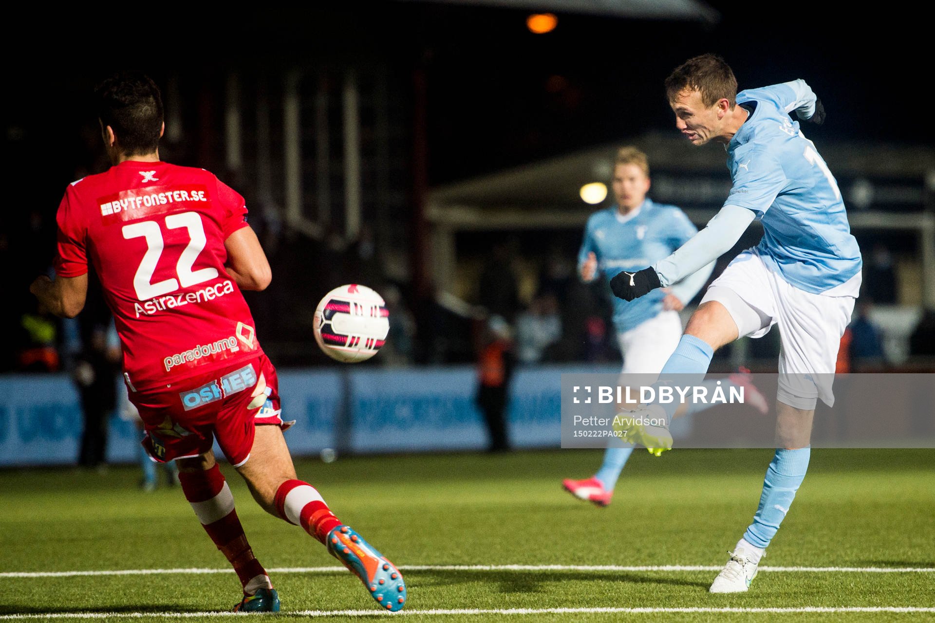 Malmö FFs Magnus Wolff Eikrem skjuter