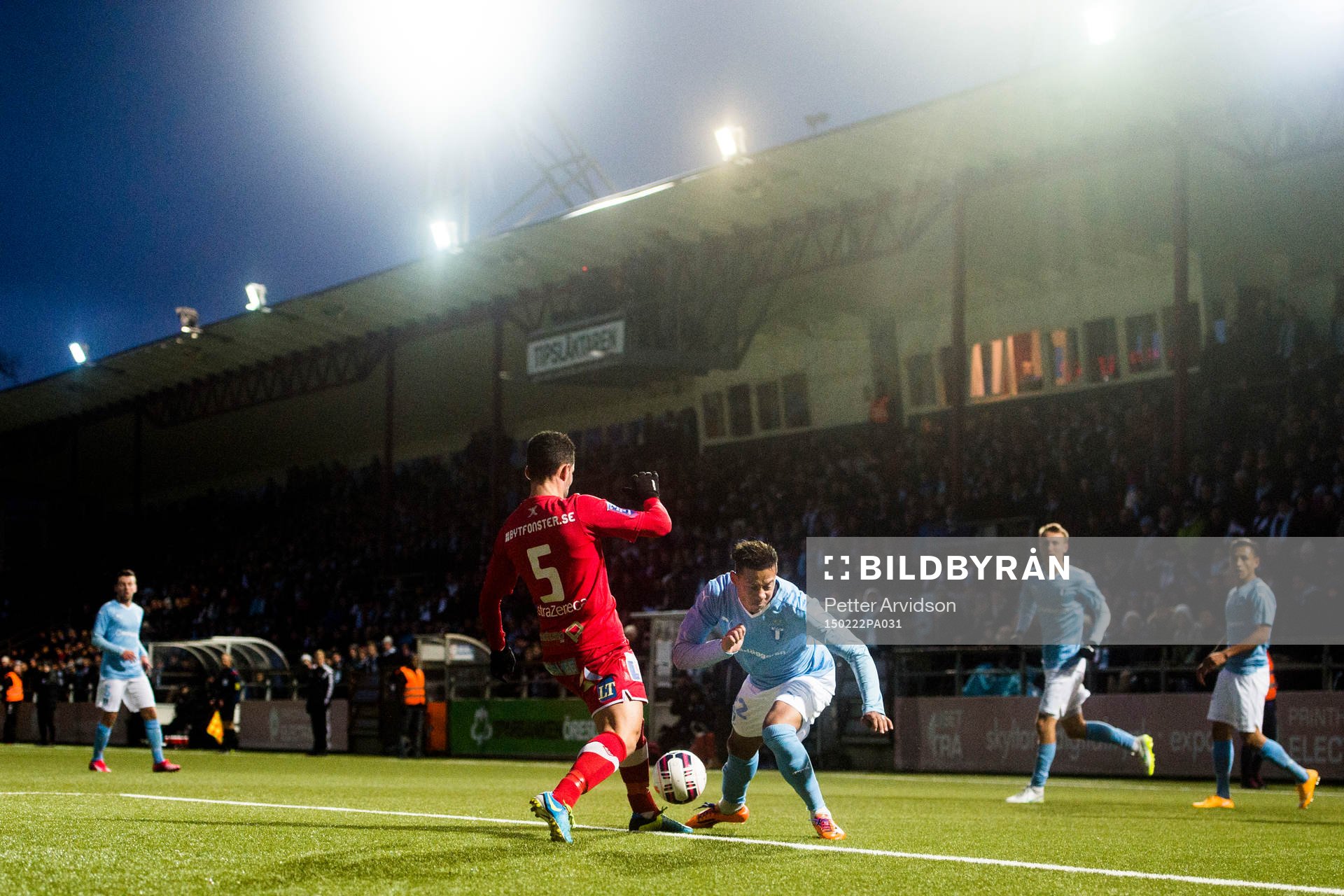 Assyriskas David Durmaz och Malmö FFs Tobias Sana