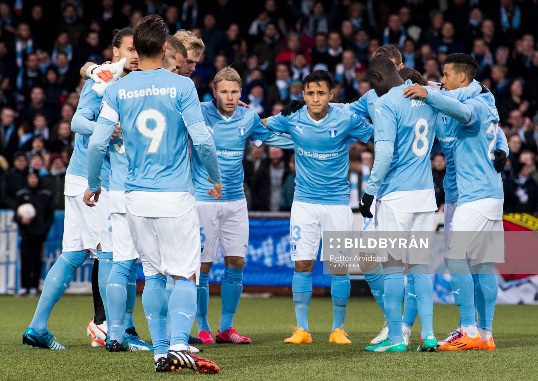 Malmö FFs Oscar Lewicki och Victor Yoshimar Yotun Flores (m) inför fotbollsmatchen i Svenska Cupen mellan Malmö FF och Assyriska den 22 februari 2015 i Malmö.