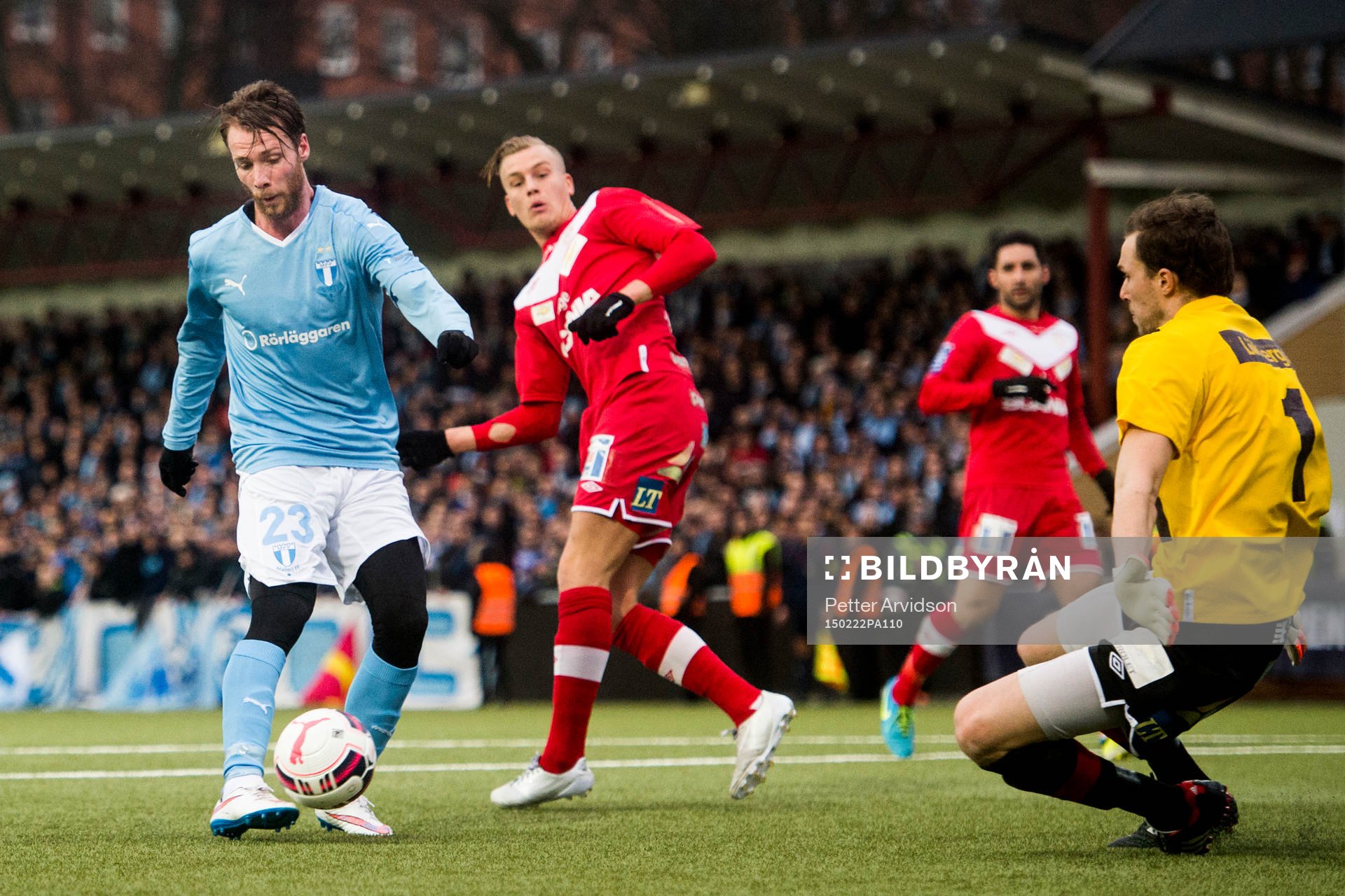 Malmö FFs Jo Inge Berget skjuter med Assyriskas målvakt Robin Malmkvist räddar under fotbollsmatchen i Svenska Cupen mellan Malmö FF och Assyriska den 22 februari 2015 i Malmö.