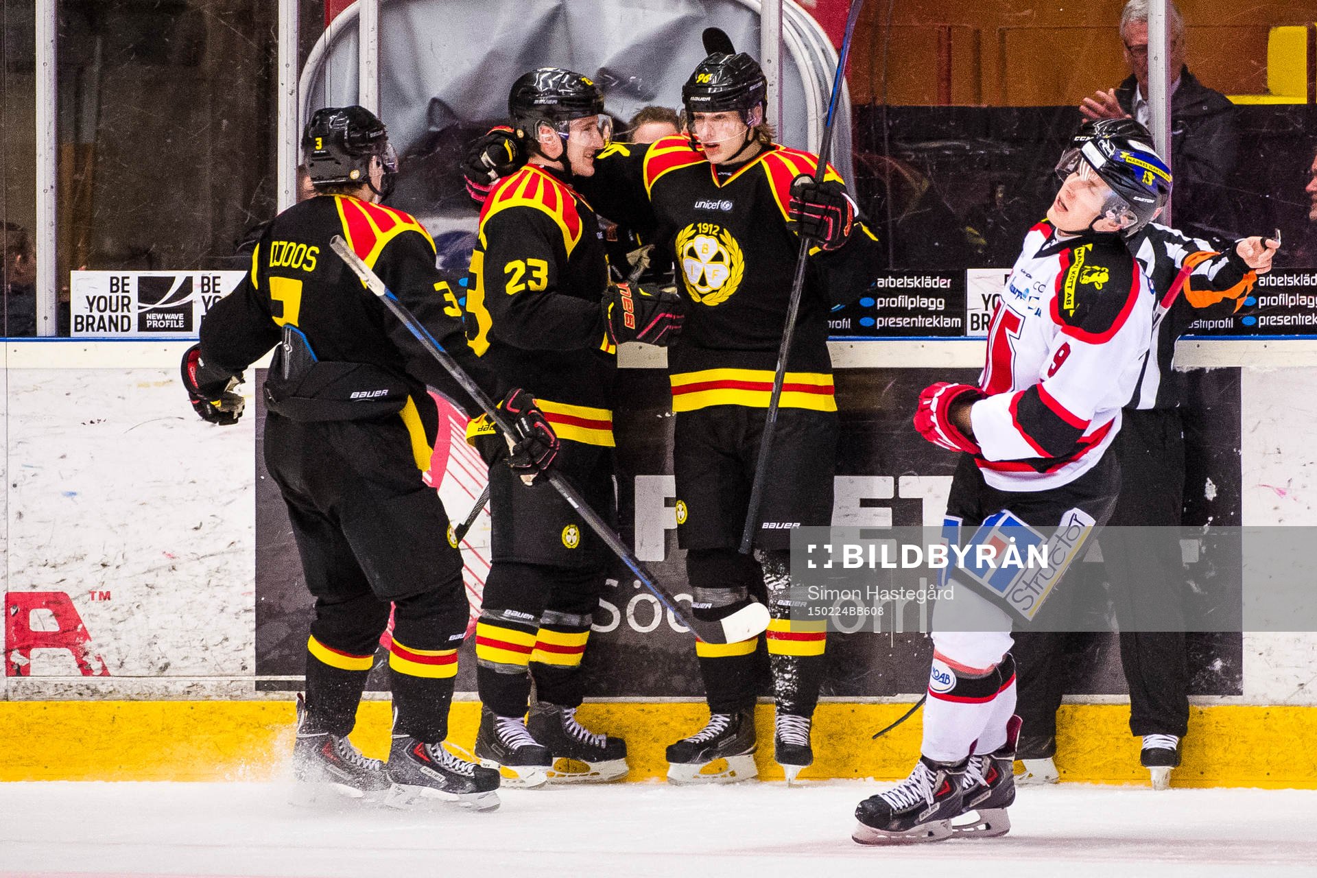 Brynäs Bill Sweatt och Oskar Lindblom jublar