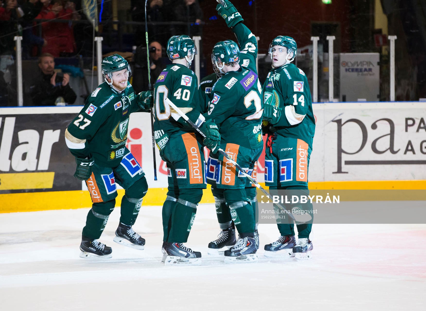 Färjestads Joachim Rohdin gör mål  2-3 och firar med
