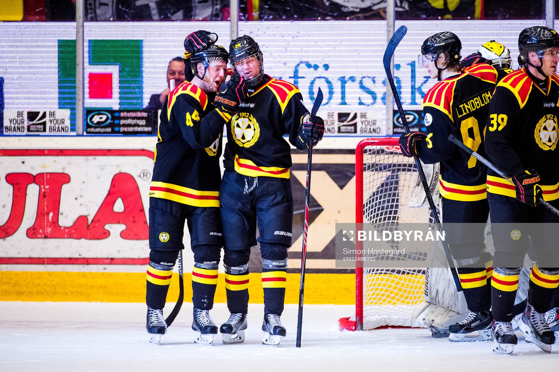 Brynäs Jacob Blomqvist och Jens Lööke jublar