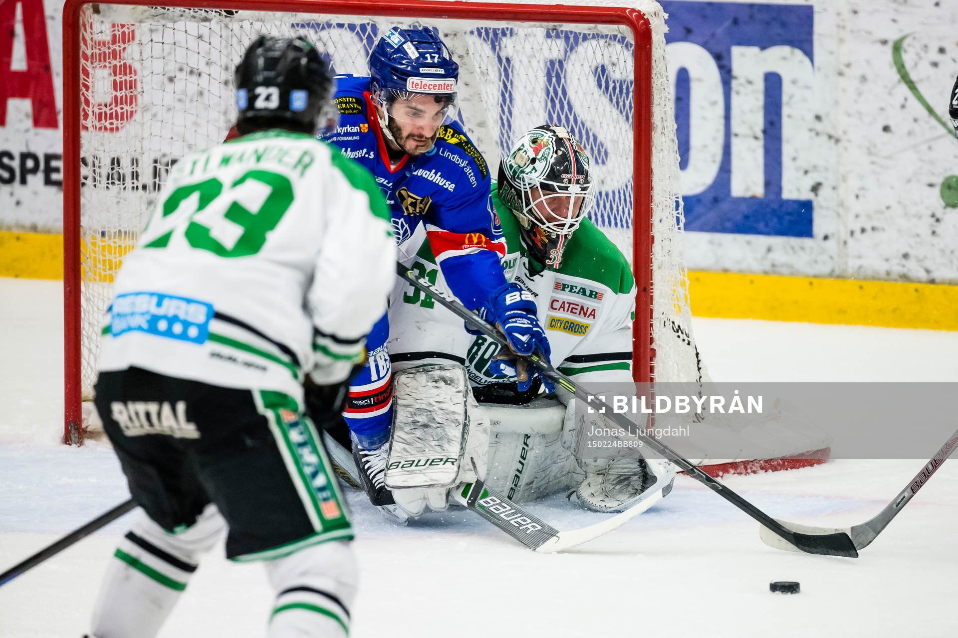Oskarshamns Luca Caputi oroar framför Rögles målvakt