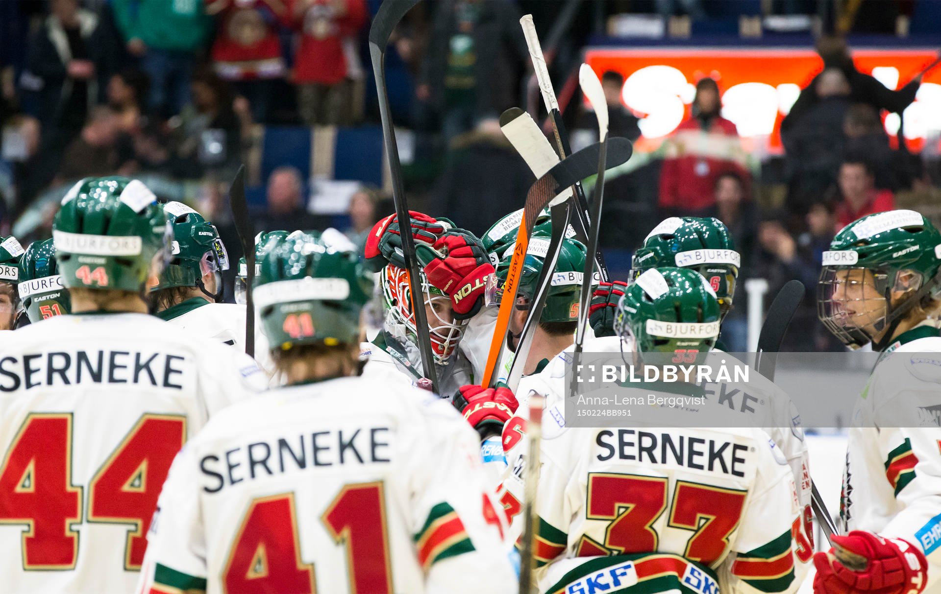 Frölundas spelare firar segernunder ishockeymatchen i SHL