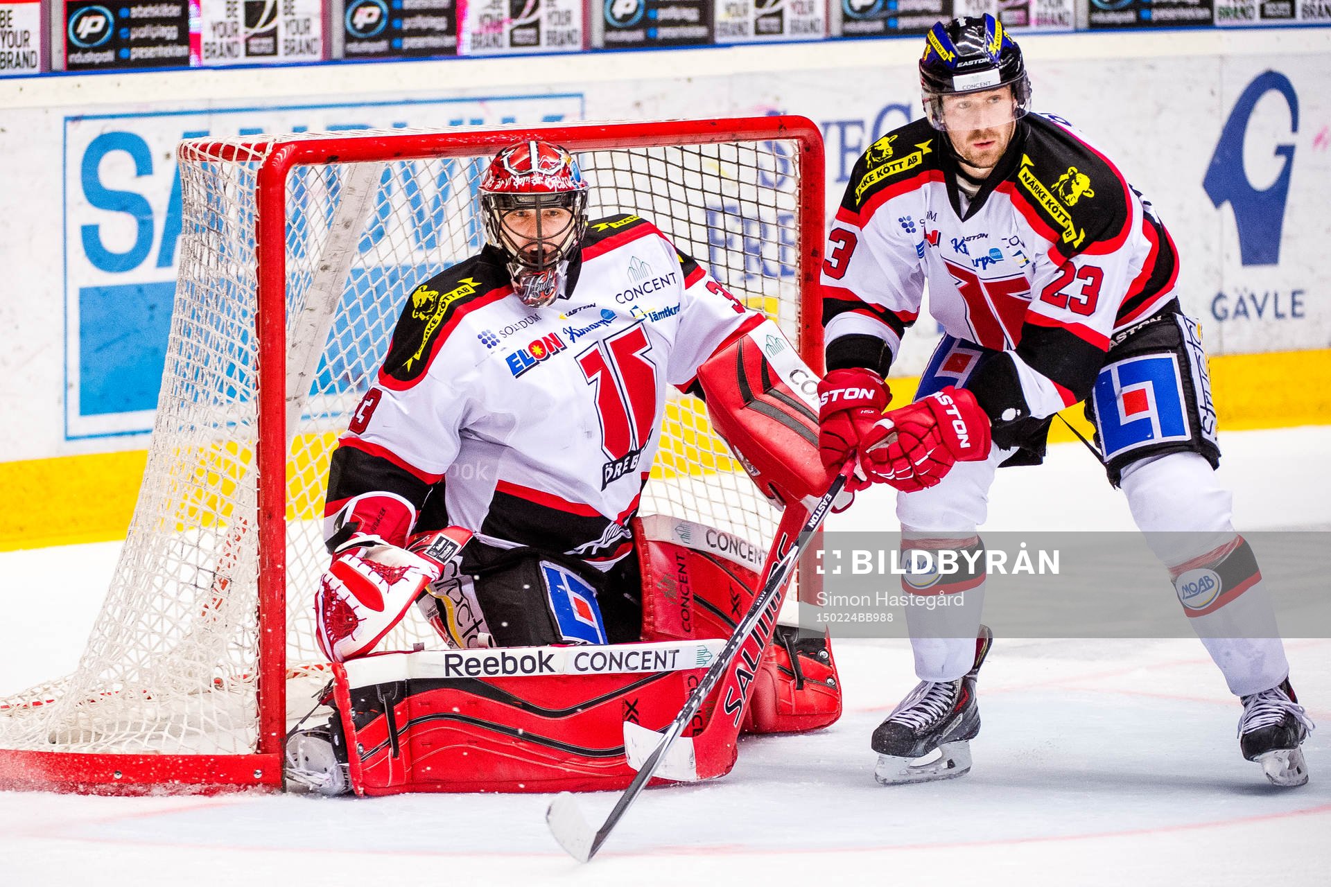 Julius Hudacek, målvakt i Örebro, och Tomas Skogs