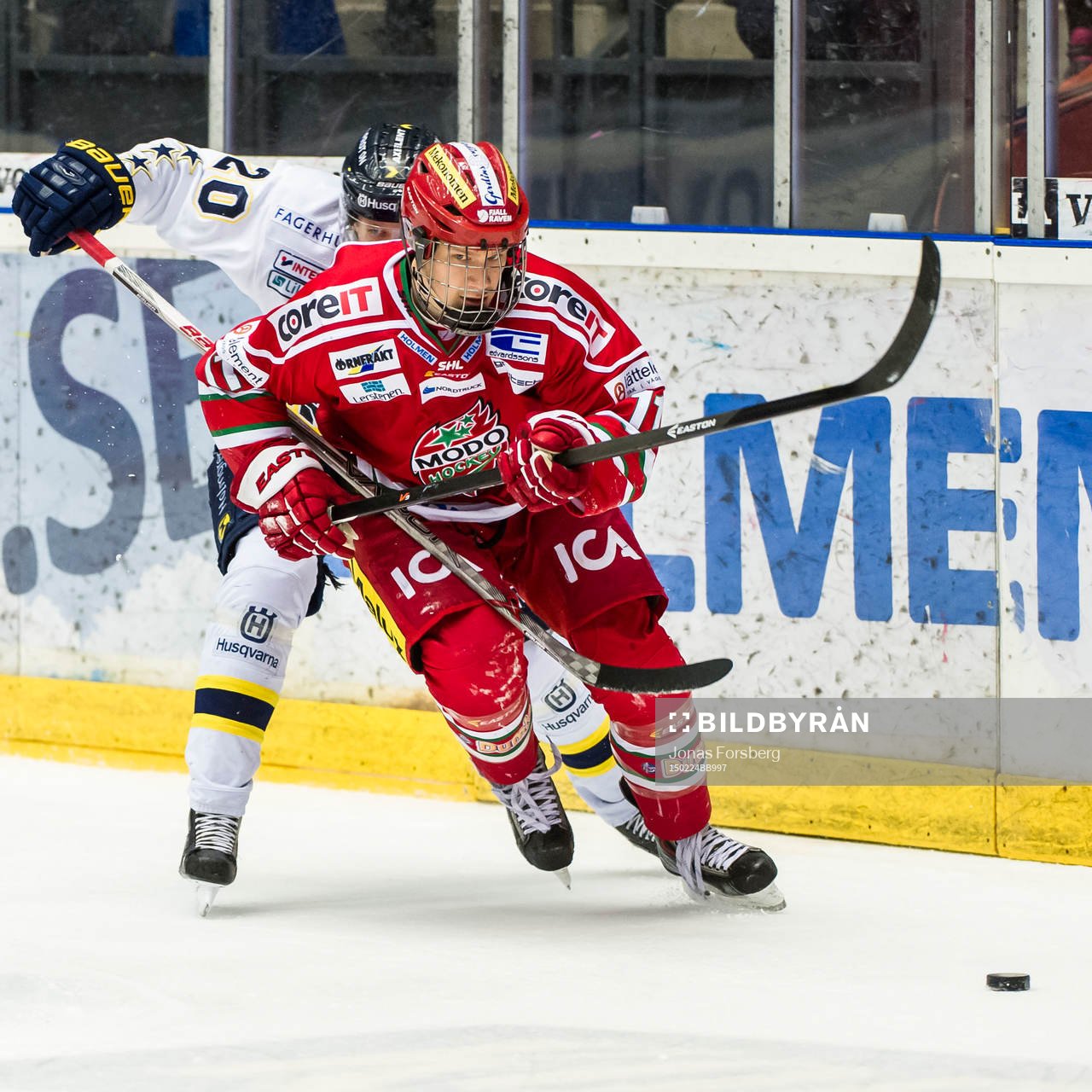 Modos Simon Önerud spelar med galler ikväll då han jagas