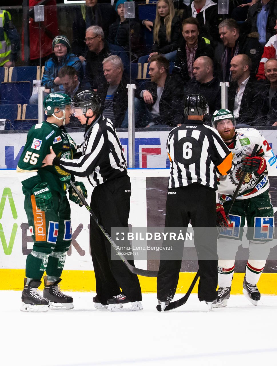 Färjestads Rickard Wallin i bråk med Frölundas Mattias