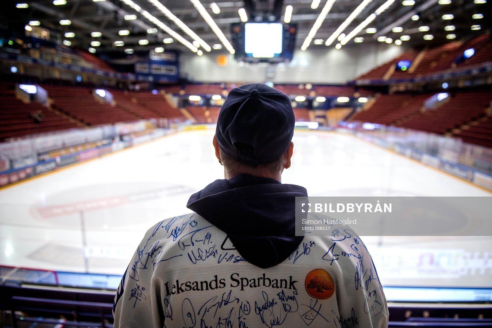 En känd profil inom Leksands supoerstars blickar ut över