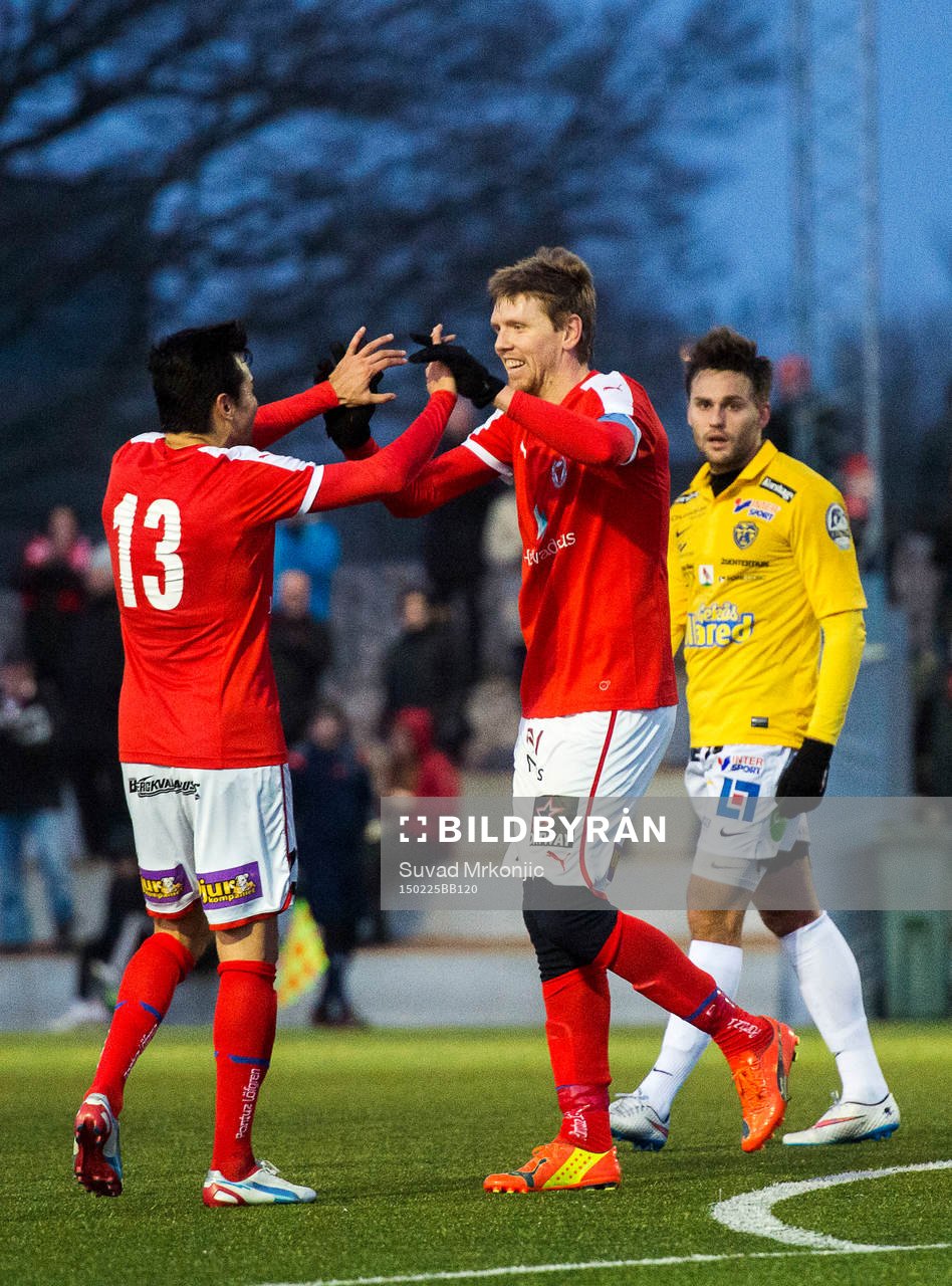 Kalmars David Elm och Kalmars Emin Nouri jublar