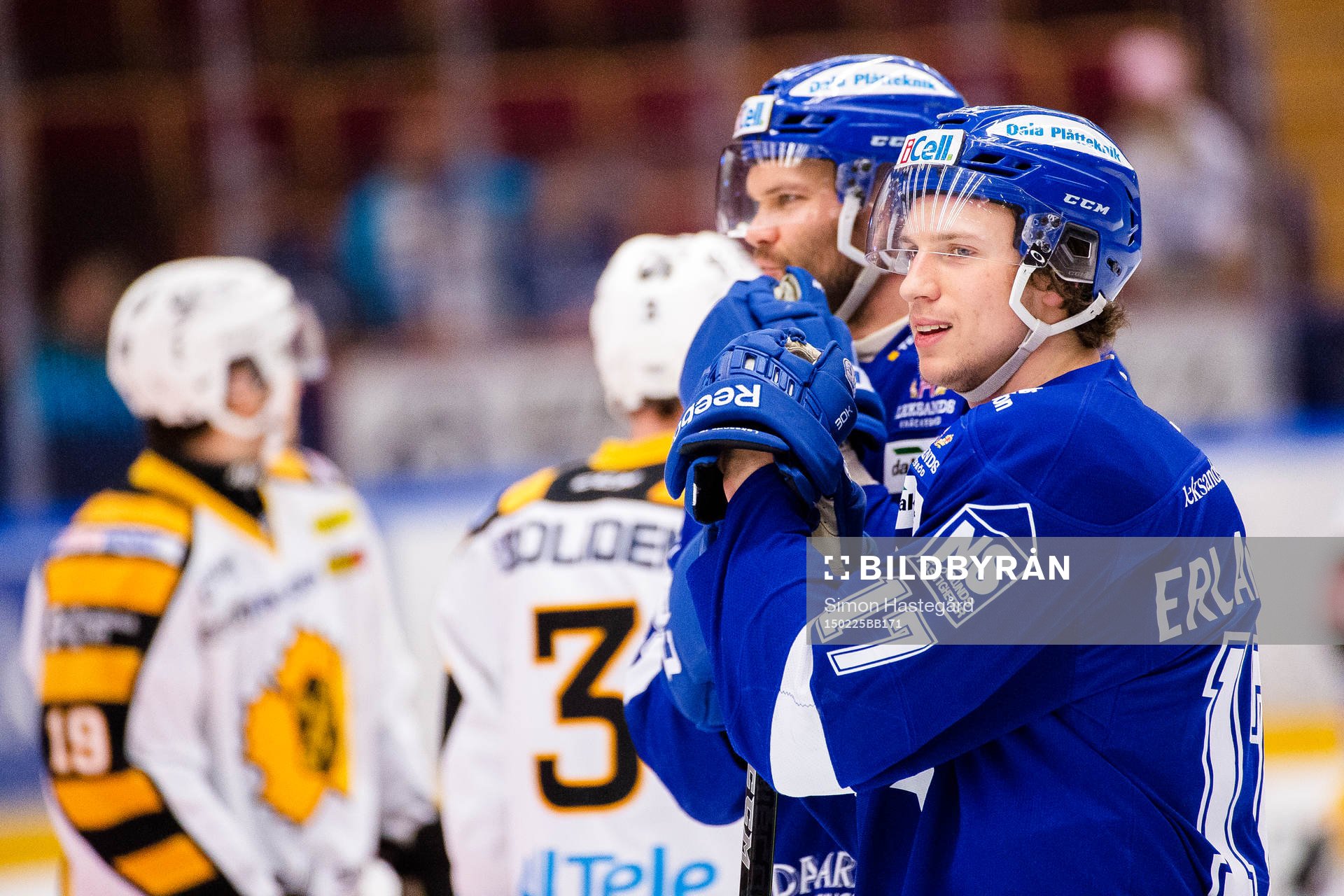 Leksands Simon Erlandsson före ishockeymatchen i SHL