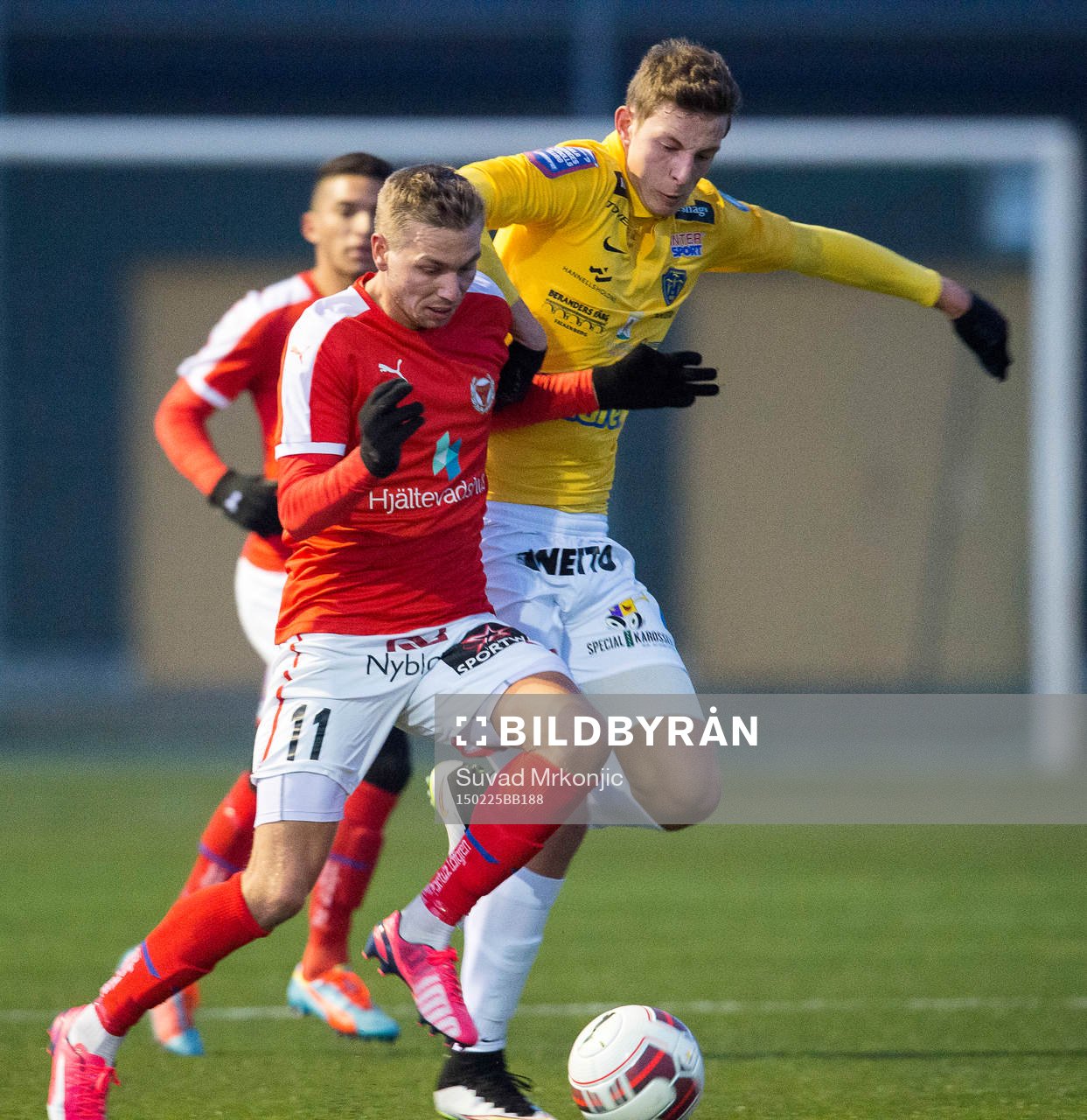 Kalmars Jonathan Ring och Falkenbergs Gustaf Nilsson i kamp