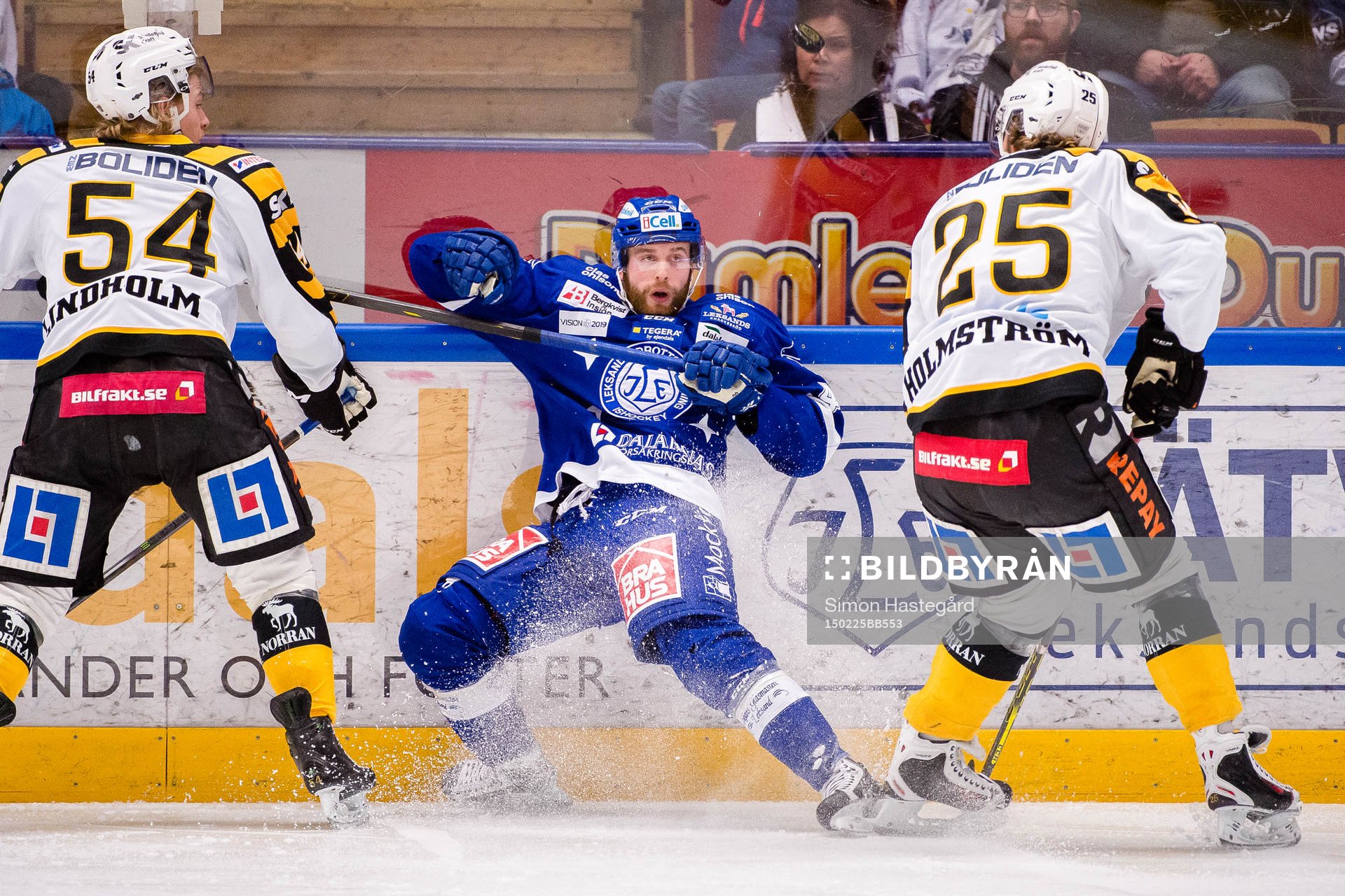 Leksands Mattias Guter tacklas