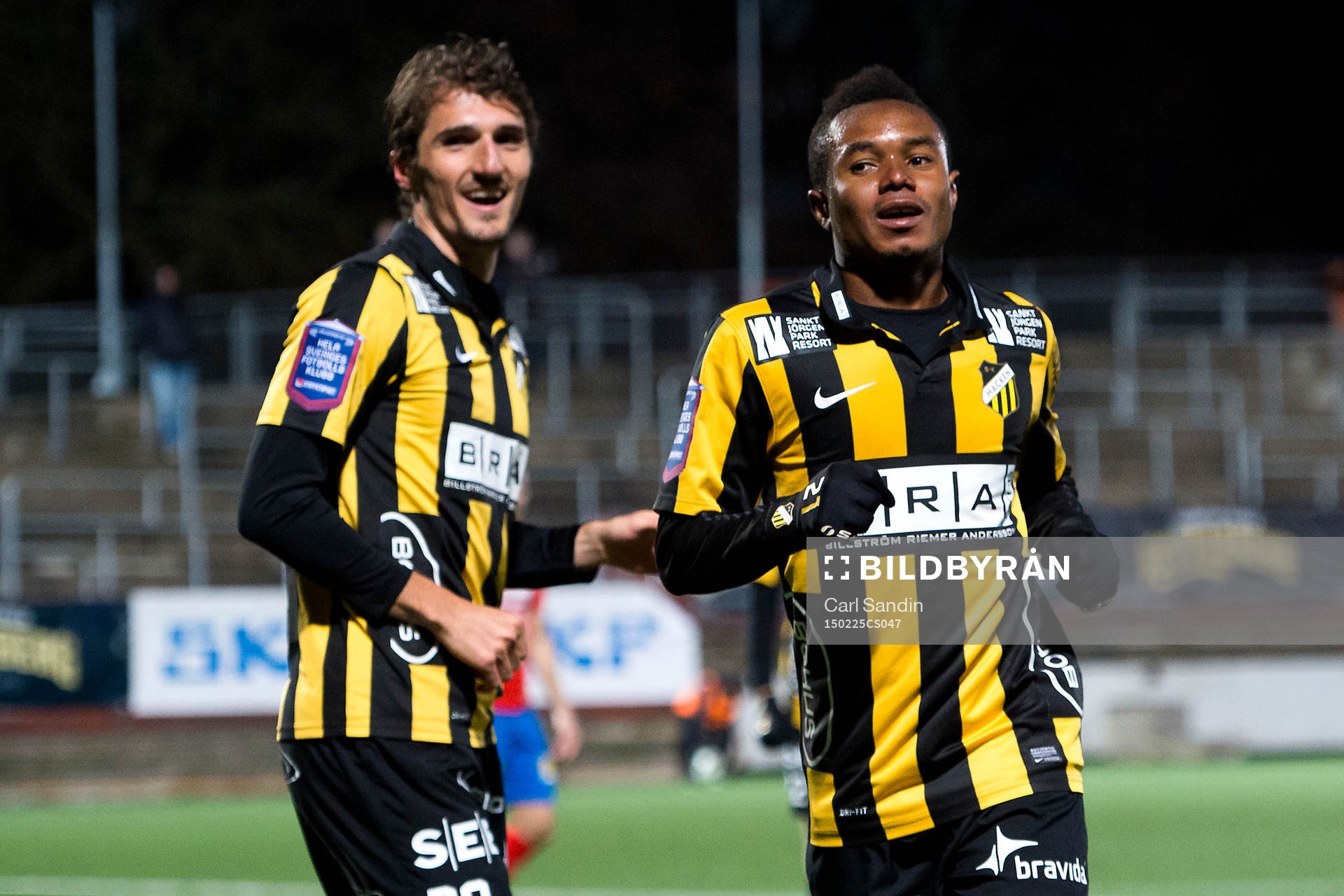 Häckens Dardan Rexhepi och Nasiru Mohammed jublar