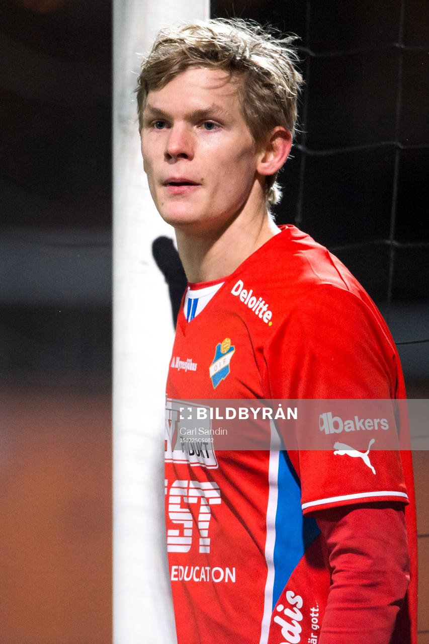 Östers Fritiof Björkén under en fotbollsmatch i Svenska Cupen mellan Häcken och Öster den 25 februari 2015 i Göteborg.