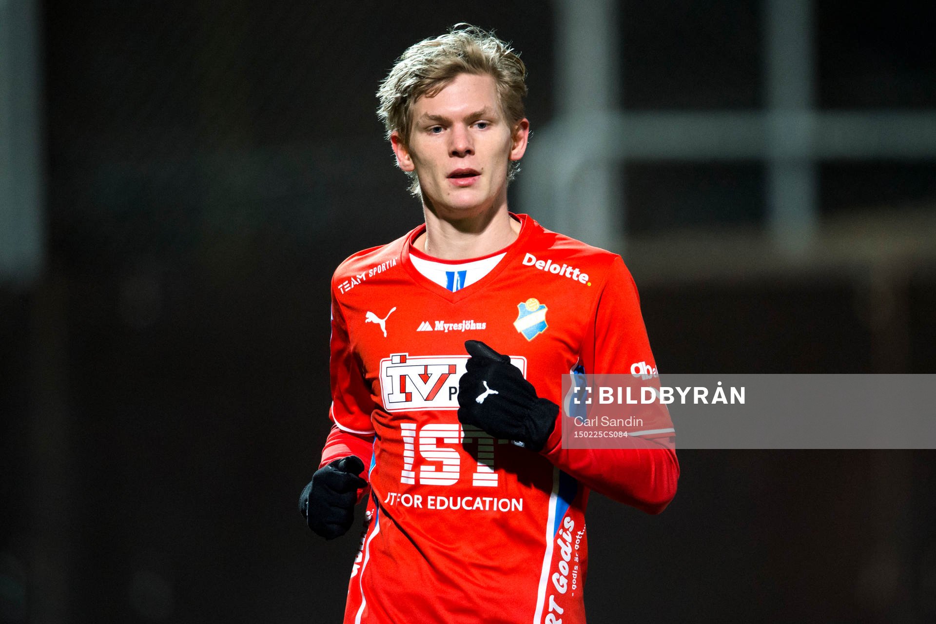 Östers Fritiof Björkén under en fotbollsmatch i Svenska Cupen mellan Häcken och Öster den 25 februari 2015 i Göteborg.