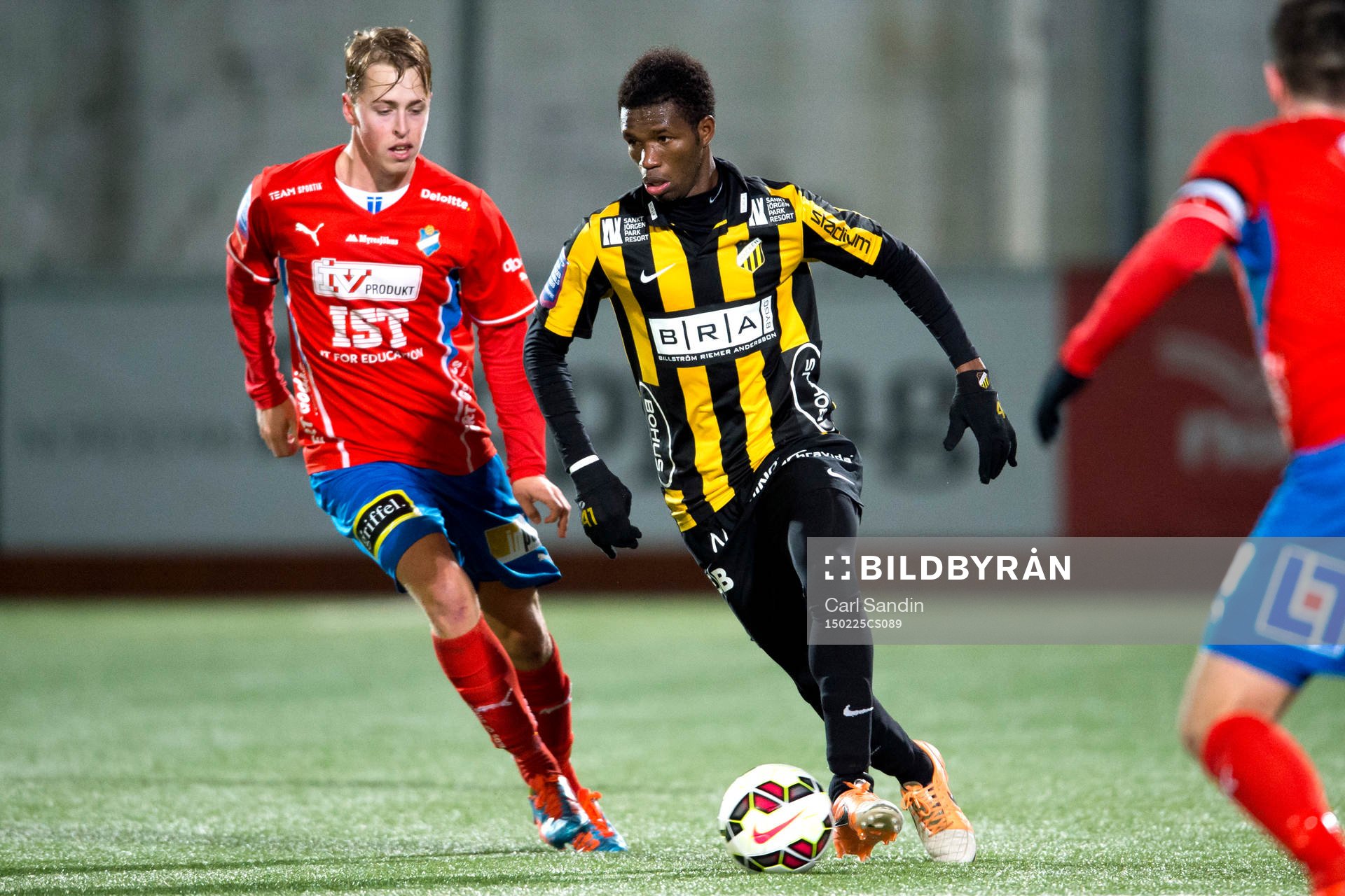 Östers Robin Strömberg jagar Häckens Mohammed Abubakari
