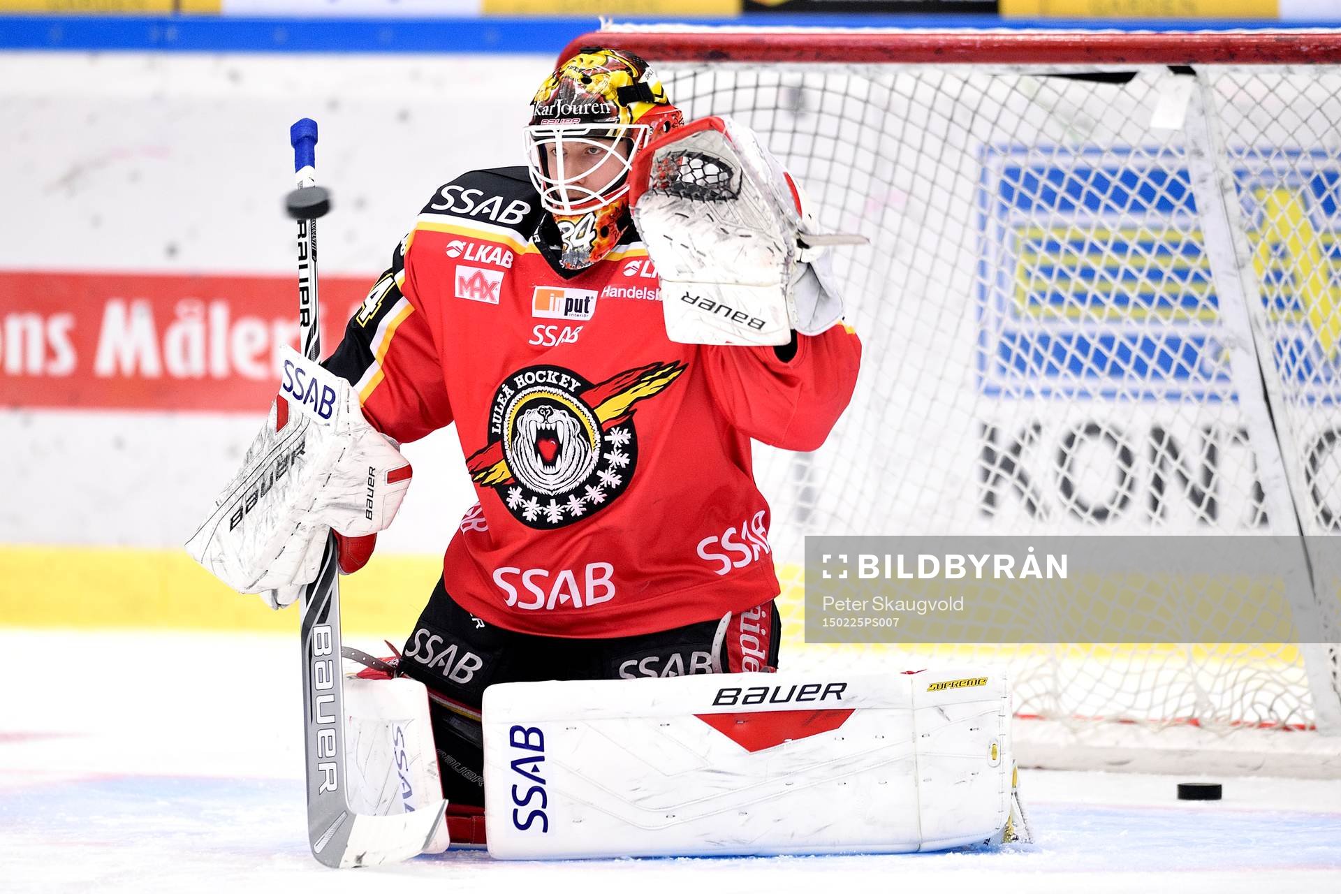 Luleås målvakt Joel Lassinantti på uppvärmningen innan