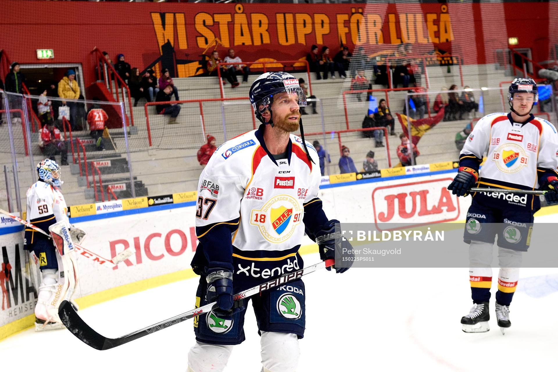 Djurgårdens Mikael Samuelsson på uppvärmningen innan