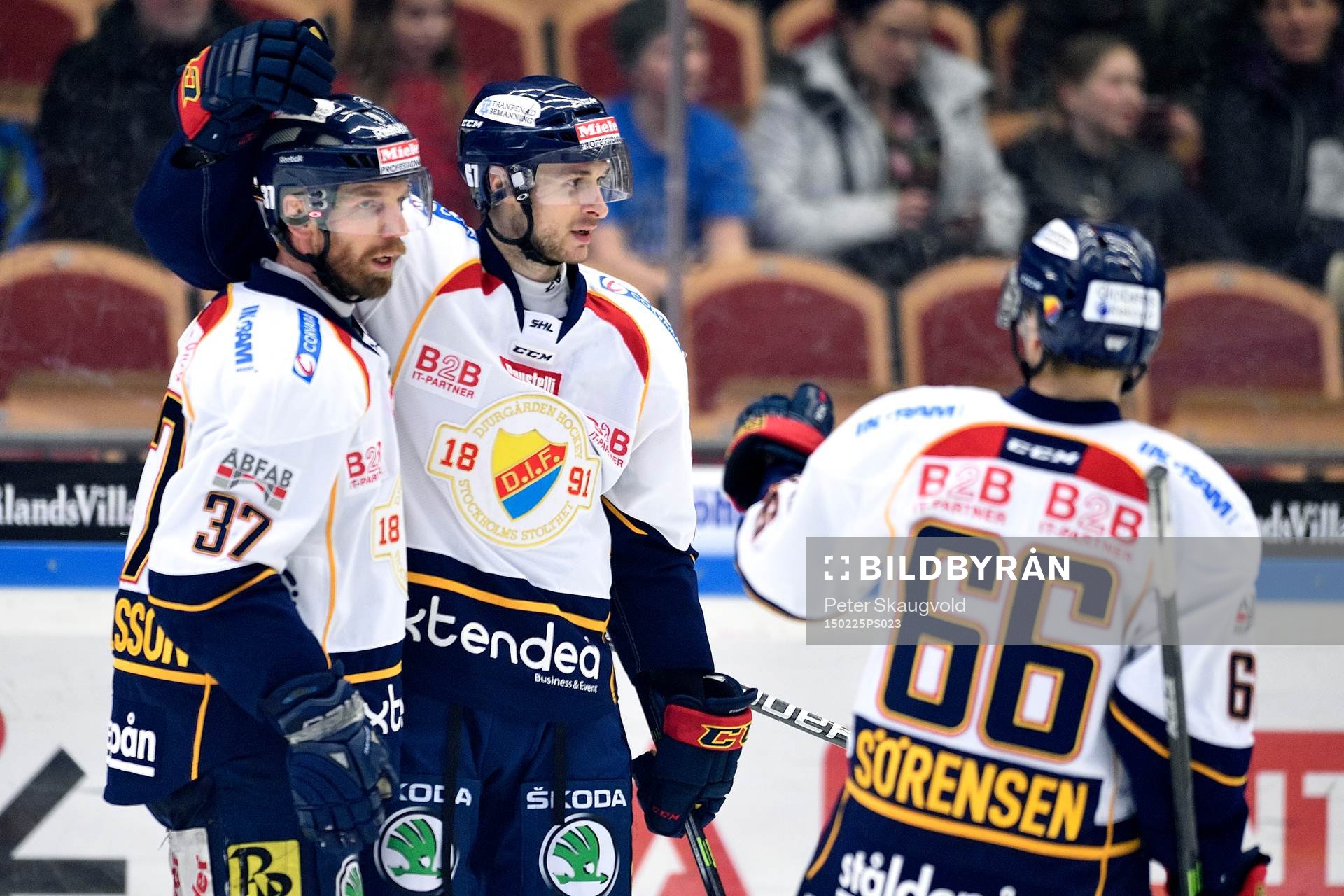 Djurgårdens Mikael Samuelsson(v) och Simon Gysbers(m)