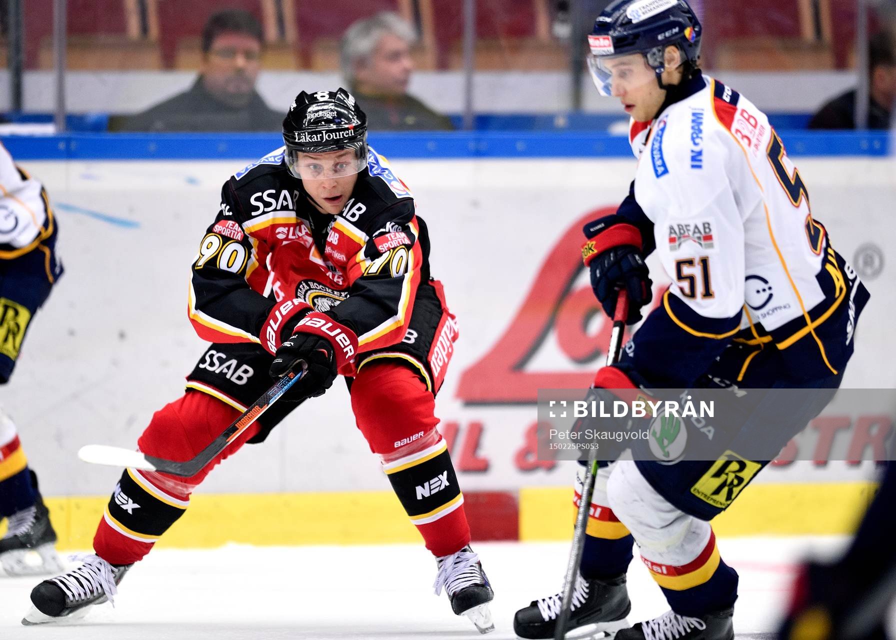 Luleås Johan Harju jagar Djurgårdens Robin Alvarez