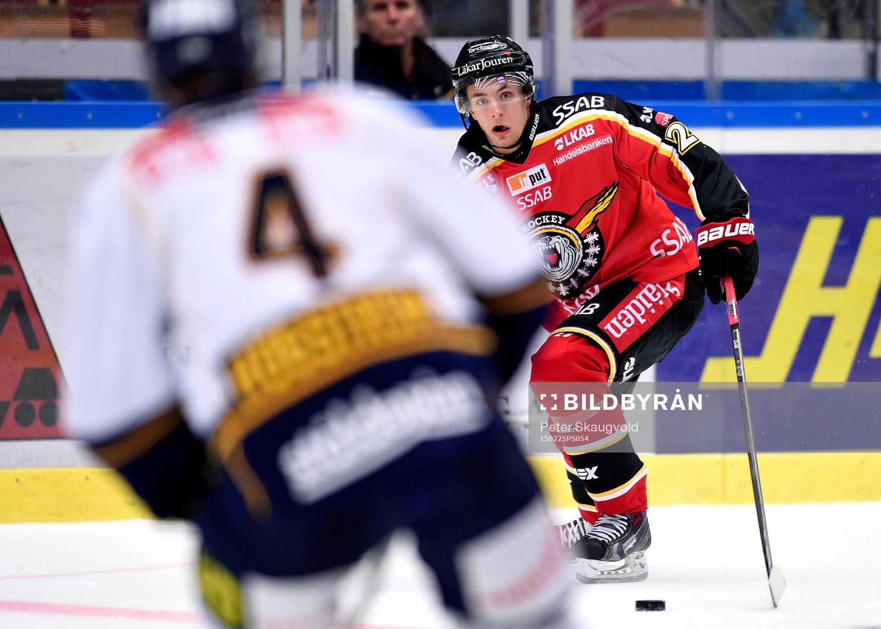 Luleås Daniel Zaar med pucken