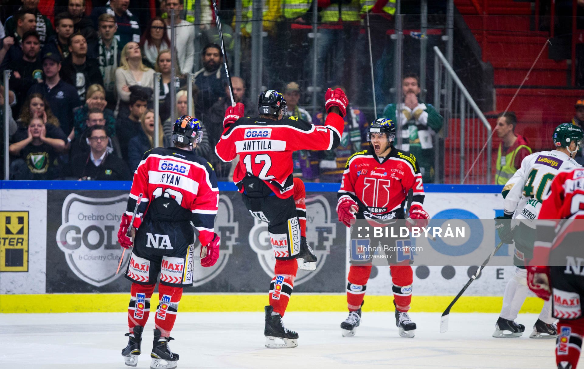 Örebros Marko Anttila gör 2-0 och jublar med Martin