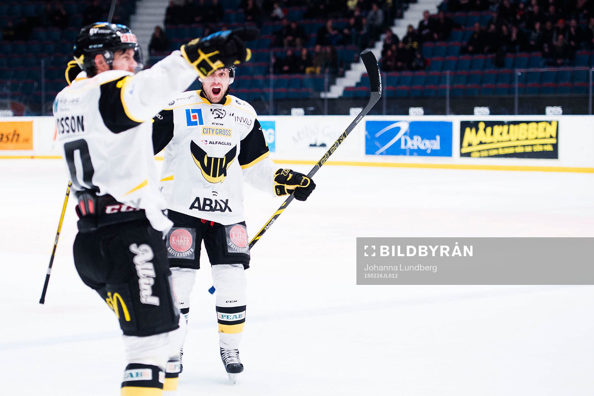 Västerås Eddie Davidsson (tv) gör 1-2 och jublar med