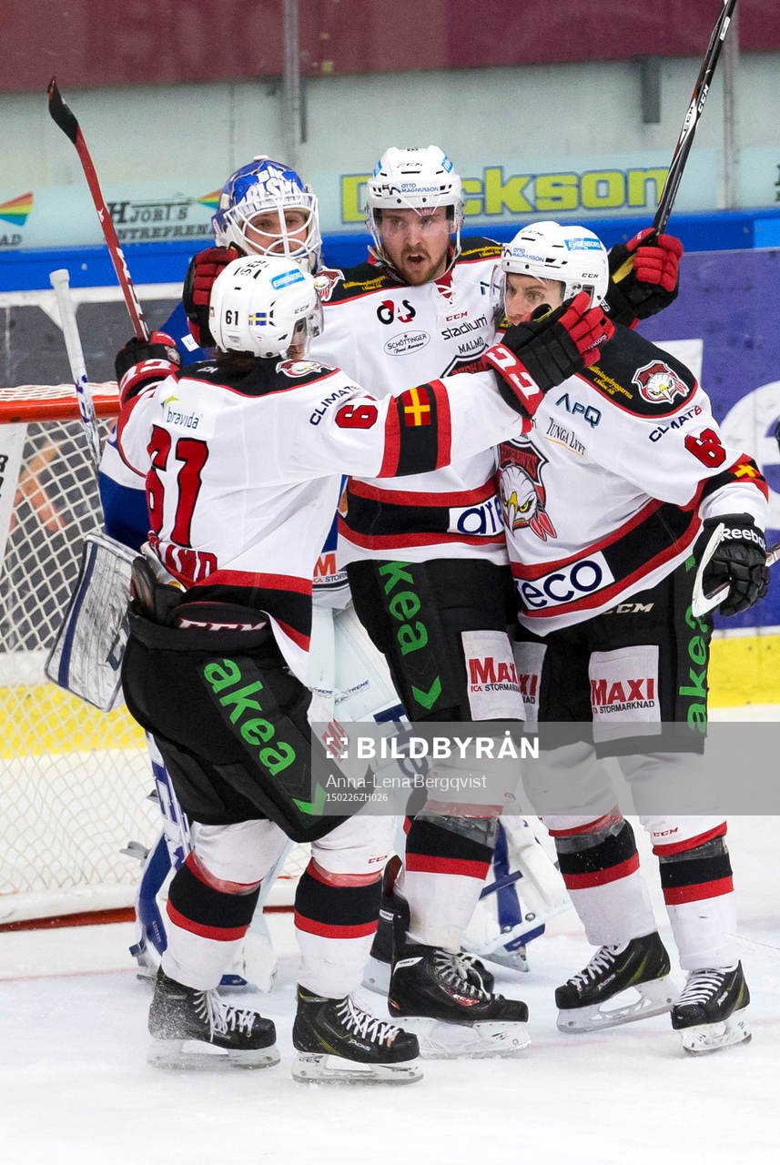 Malmö Redhawks Magnus Häggström gör mål 3-4 och jublar