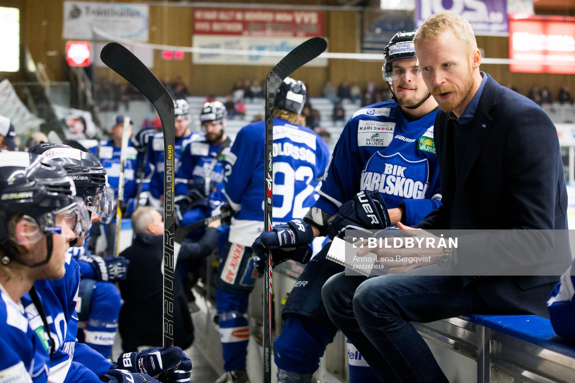 Karlskogas assisterande tränare Tobias Thermell coachar