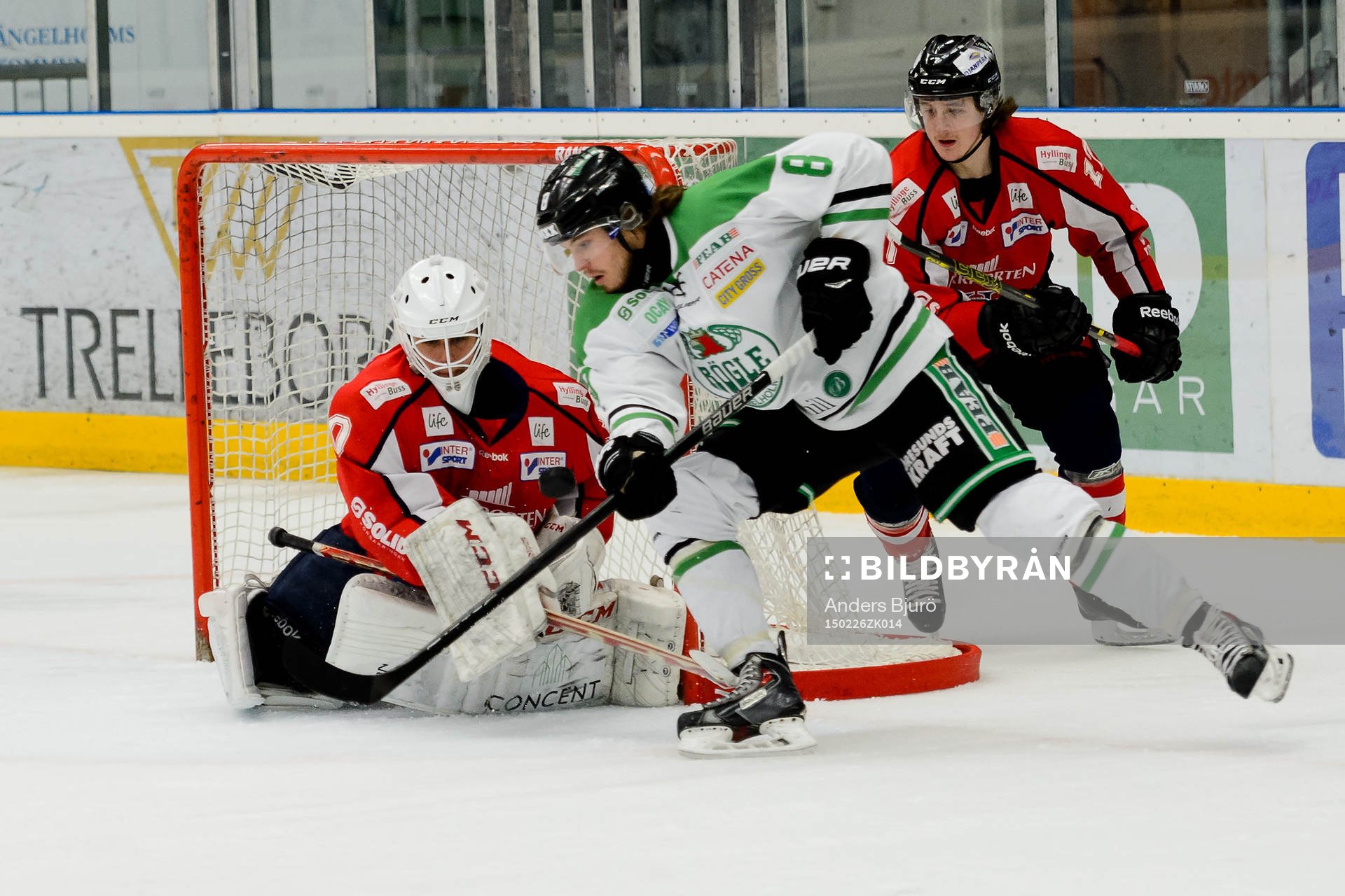 Rögles Sebastian Stålberg bryter in framför Asplövens