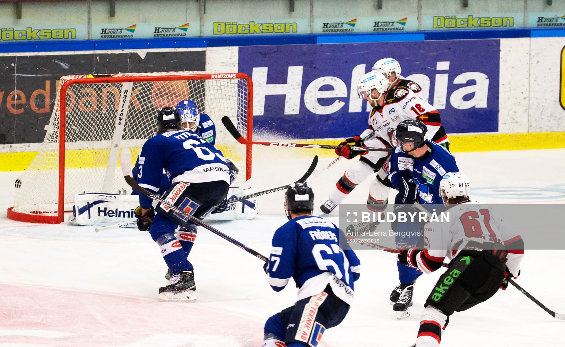 Malmö Redhawks Magnus Häggström gör mål 3-4 och jublar
