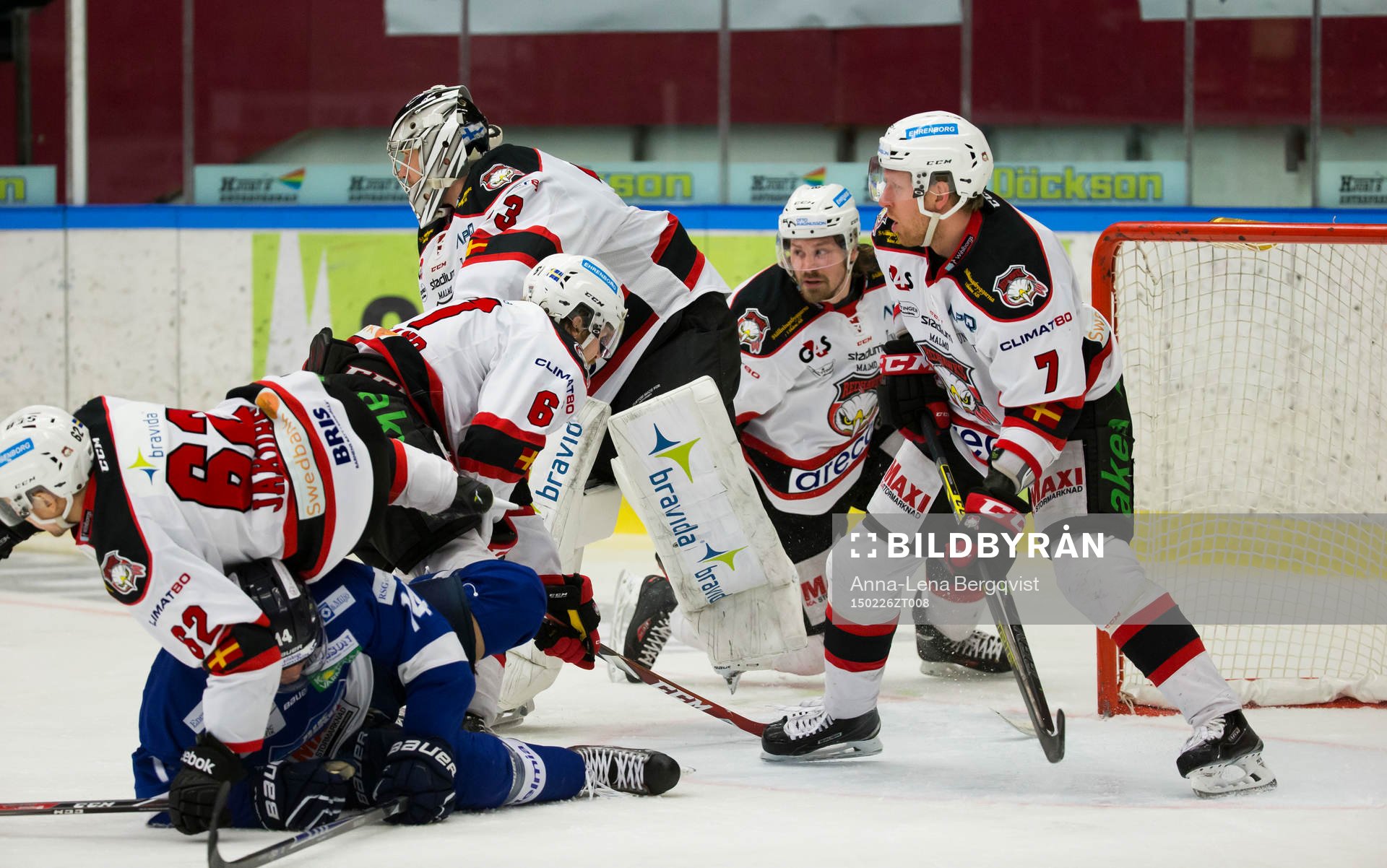 Hett framför Malmö Redhawks målvakt Niko Hovinen