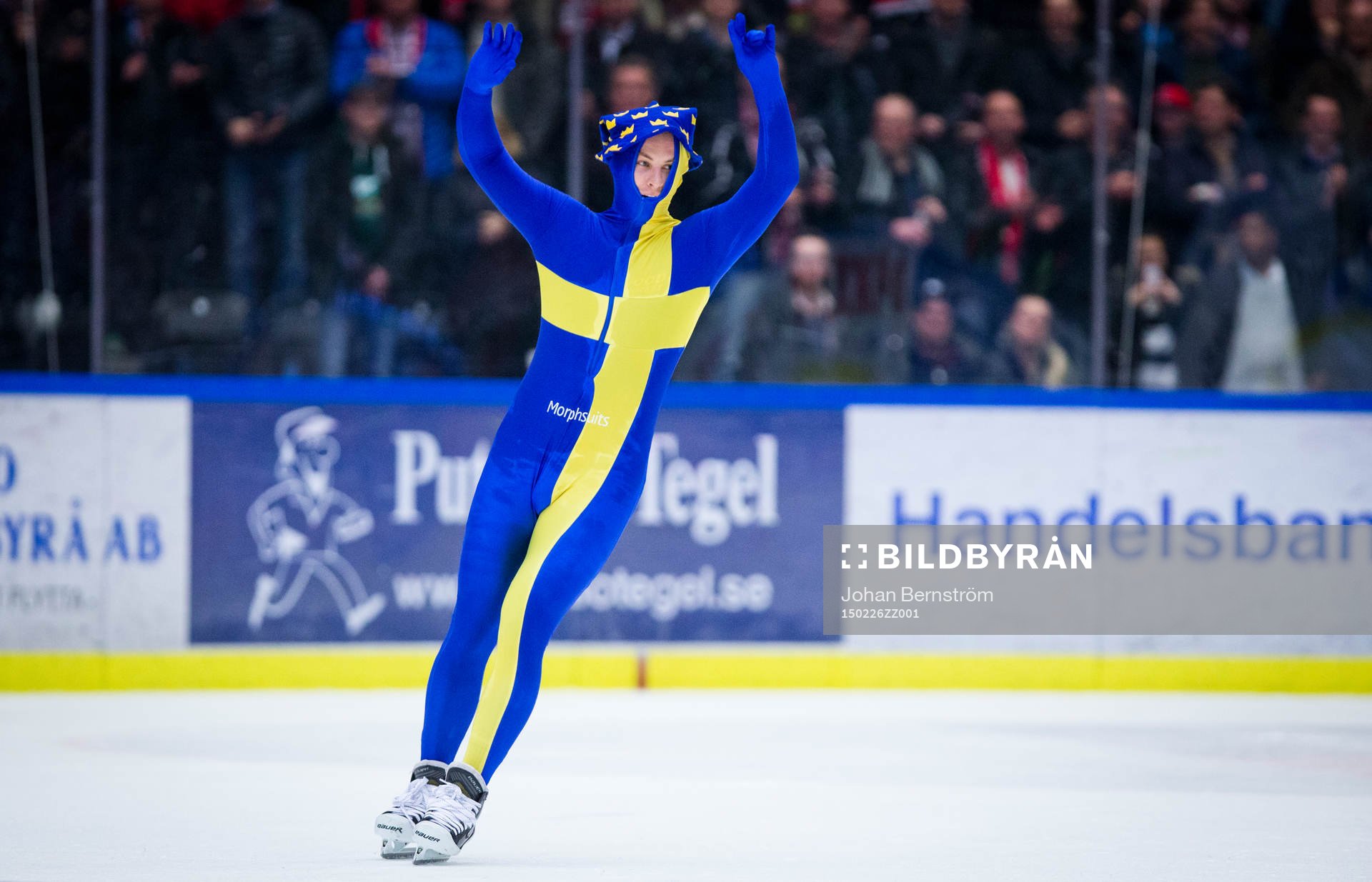 Örebros målvakt Julius Hudacek firar 3-1-segern över