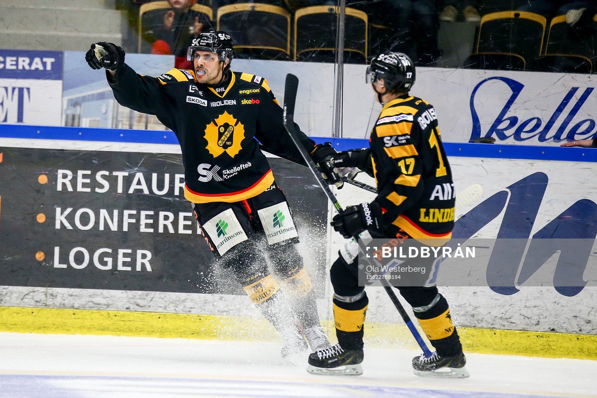 Skellefteås Daniel Widing gör 2-0 och jublar