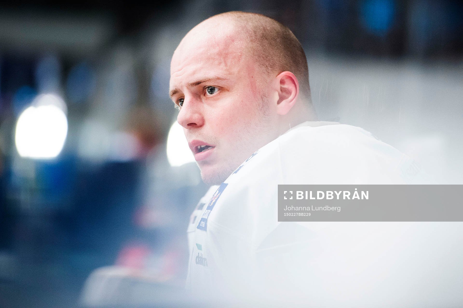 Leksands målvakt Oscar Alsenfelt sitter kvar på bänken i