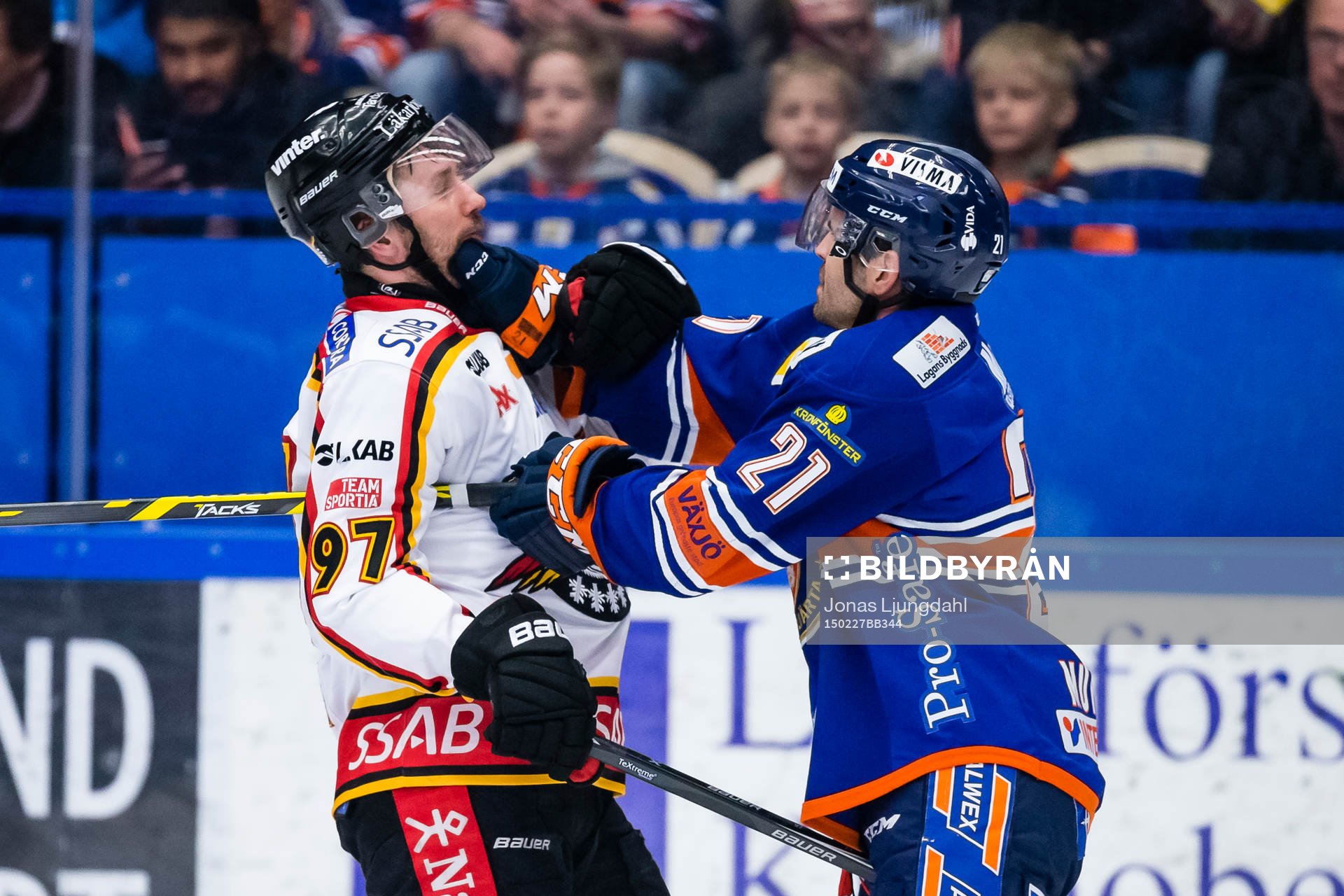 Gruff mellan Luleås Per Ledin och Växjös Cory Murphy
